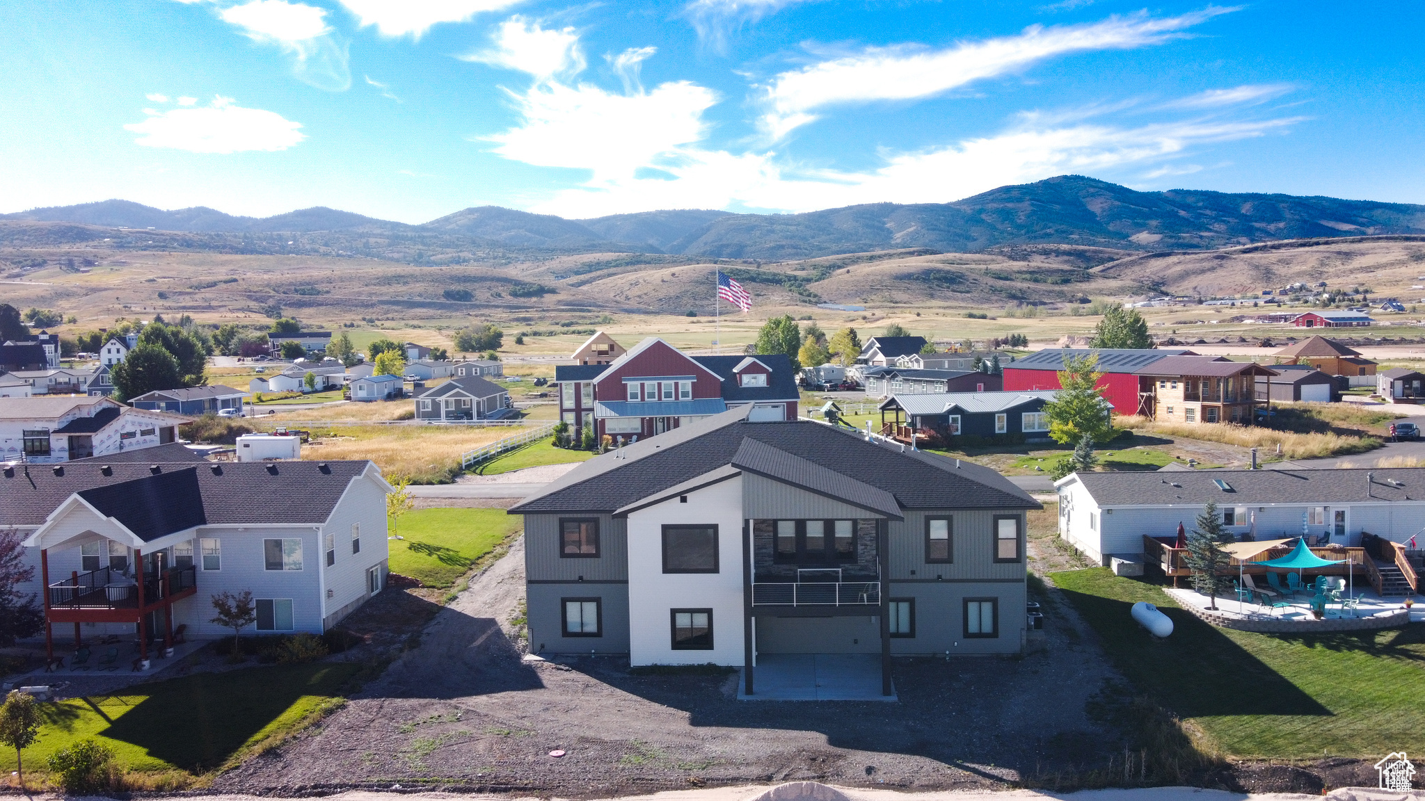 Birds eye view of property featuring a mountain view