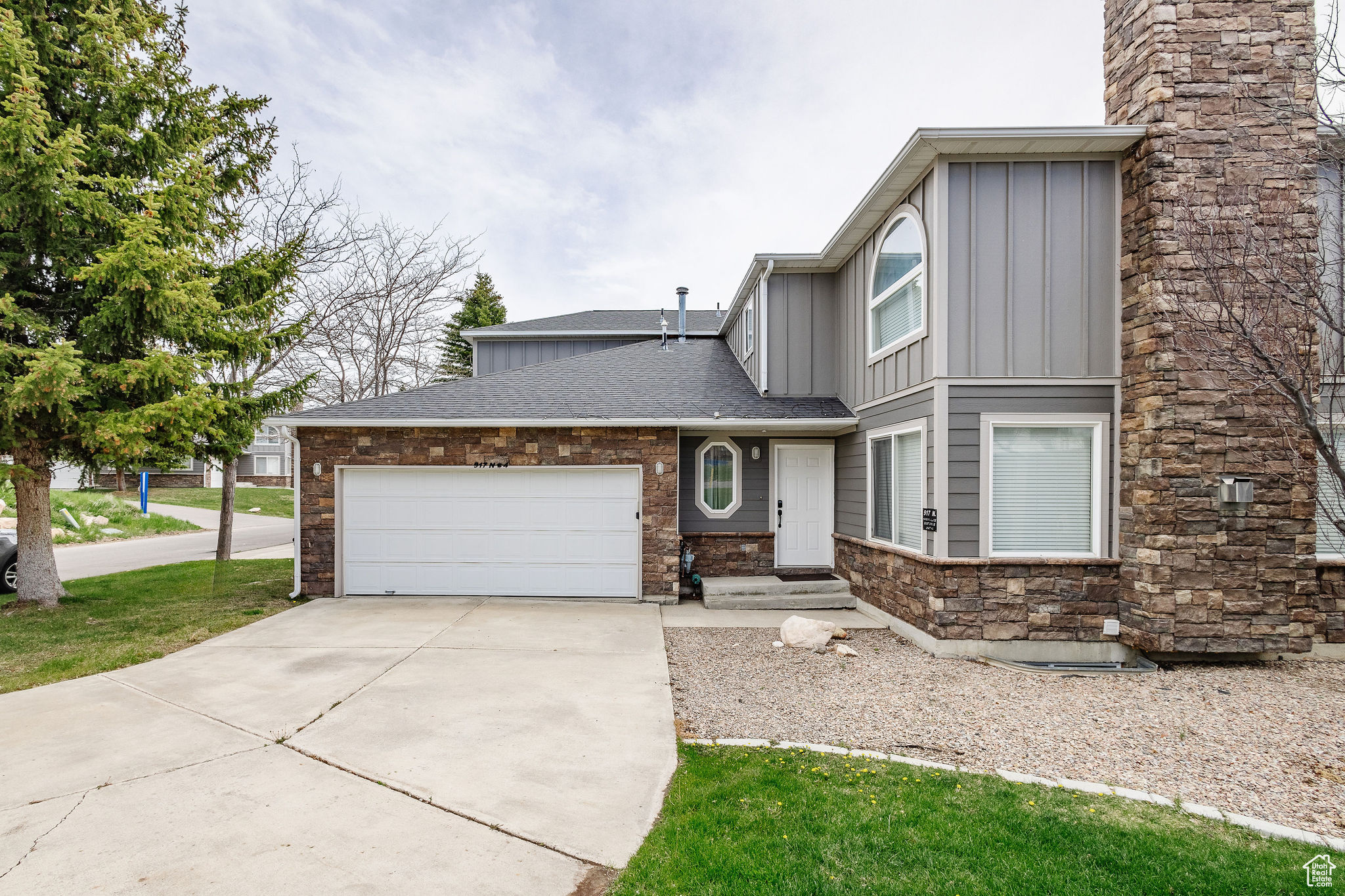 View of front of house featuring a garage