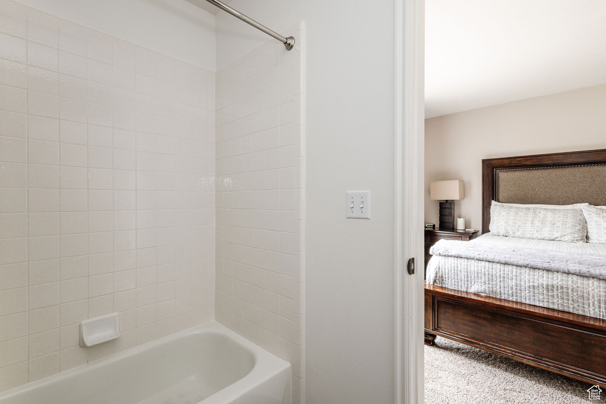 Bathroom featuring tiled shower / bath combo