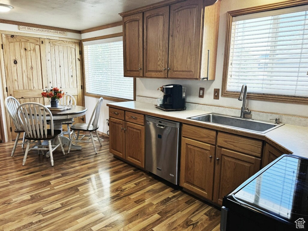 Kitchen: Matching Stainless Steel Appliances