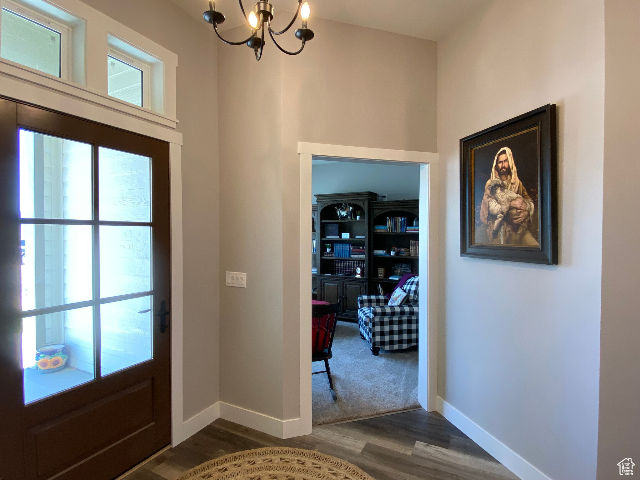 Foyer with a chandelier and dark hardwood / wood-style flooring