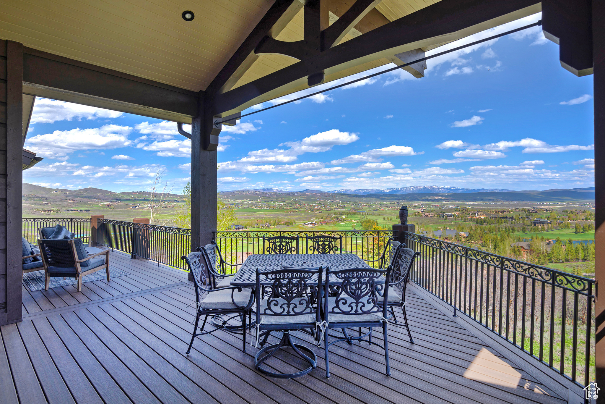 Large exterior deck, perfect for entertaining!