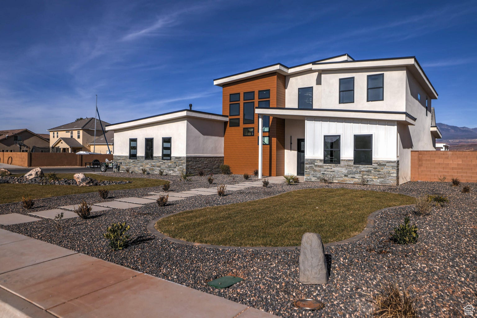 View of front of property featuring a front yard