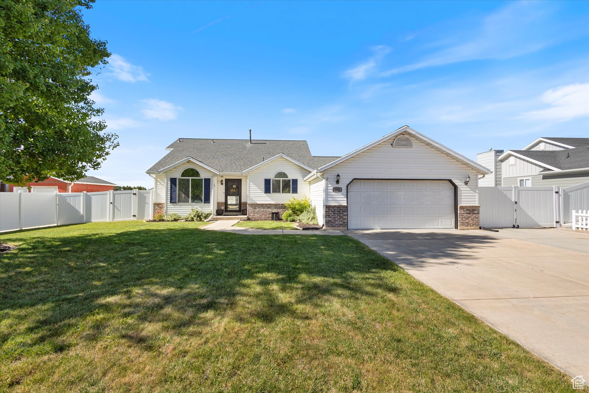 Single story home featuring a garage and a front yard