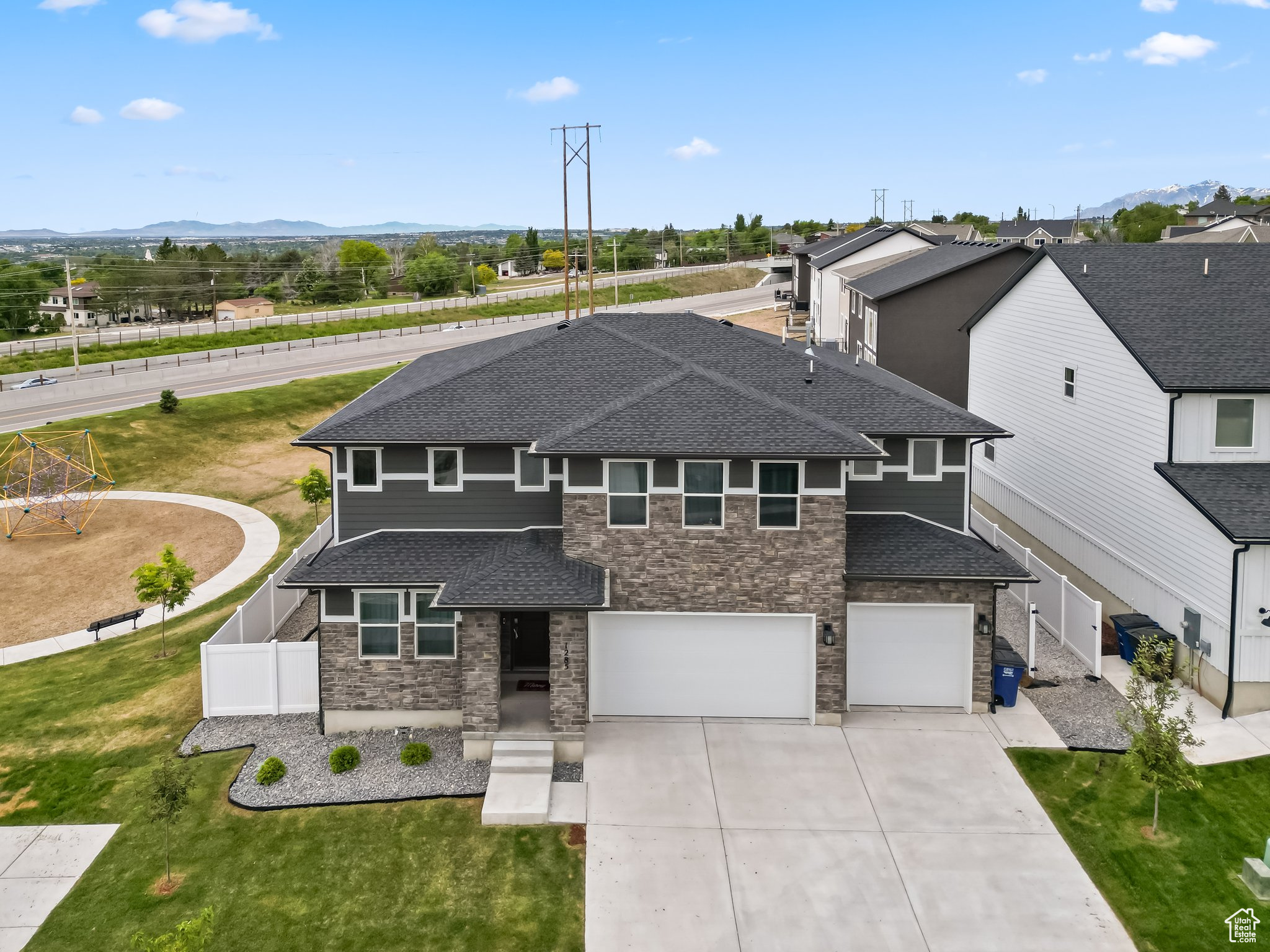 1285 E GRANTHAM, Kaysville, Utah 84037, 4 Bedrooms Bedrooms, 15 Rooms Rooms,3 BathroomsBathrooms,Residential,For sale,GRANTHAM,2001016