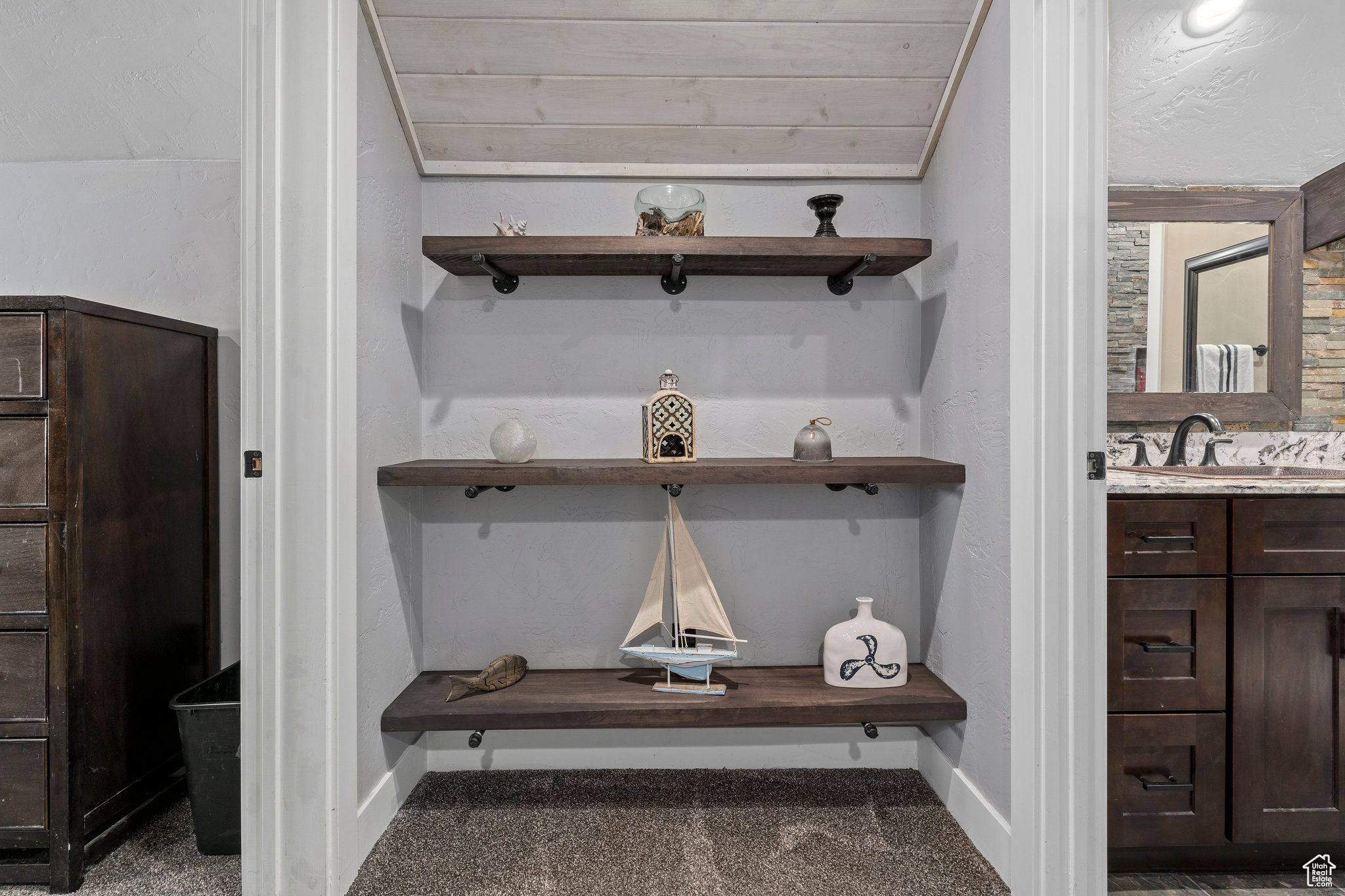 Bathroom with wooden ceiling and vanity