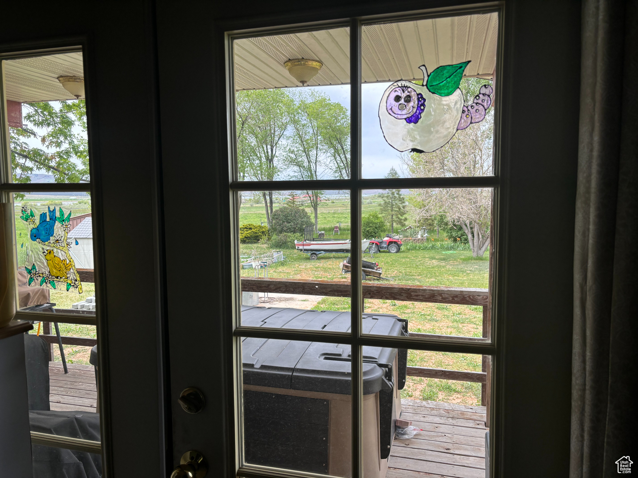 Door to deck/backyard