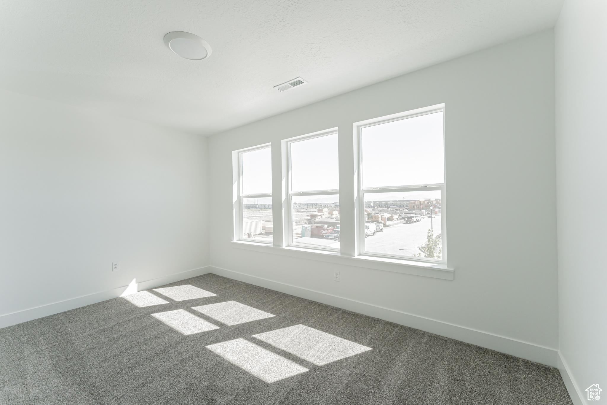 Unfurnished room featuring carpet floors