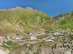 Aerial view with a mountain view