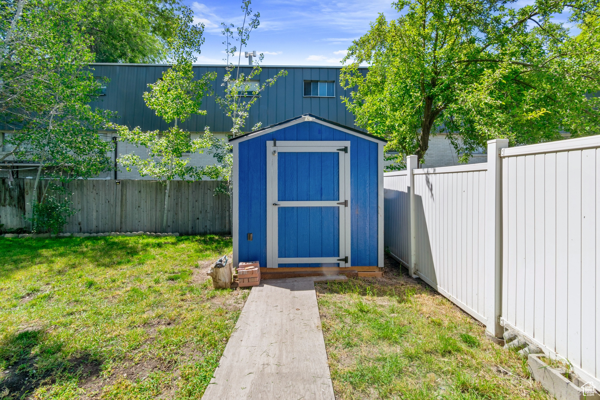 View of shed / structure featuring a lawn