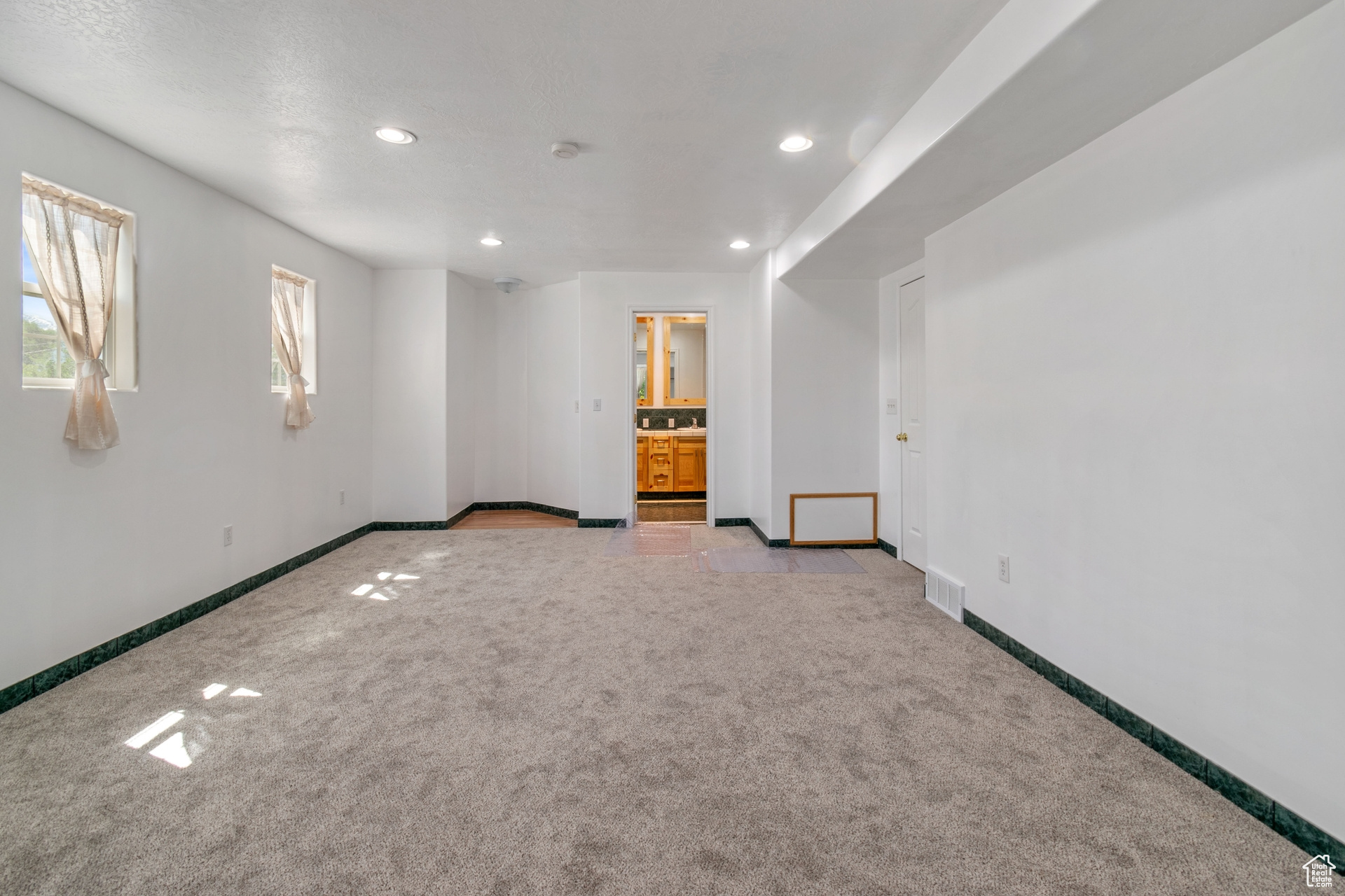 Unfurnished room featuring light tile floors