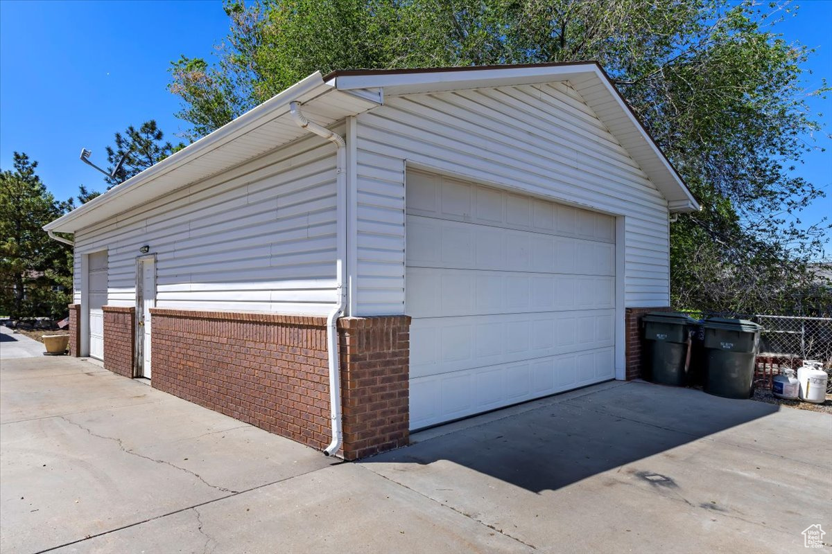 Detached Garage