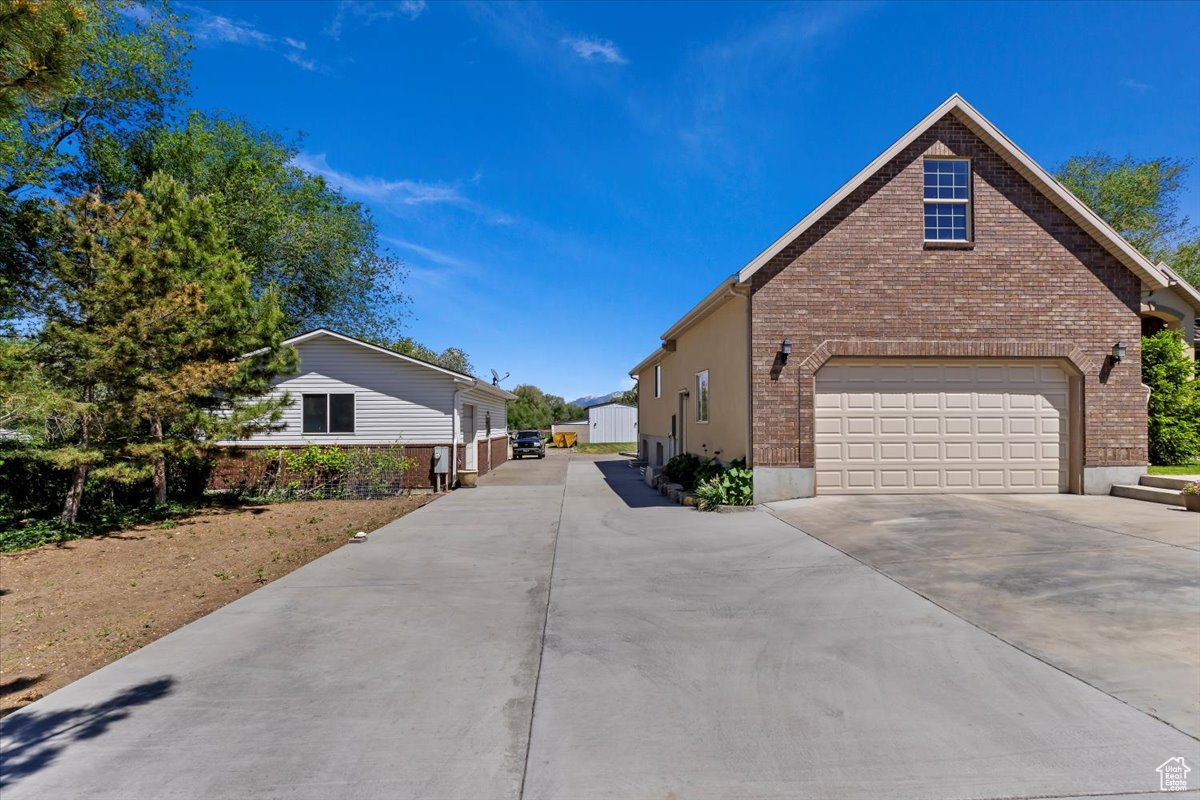 2 Garages