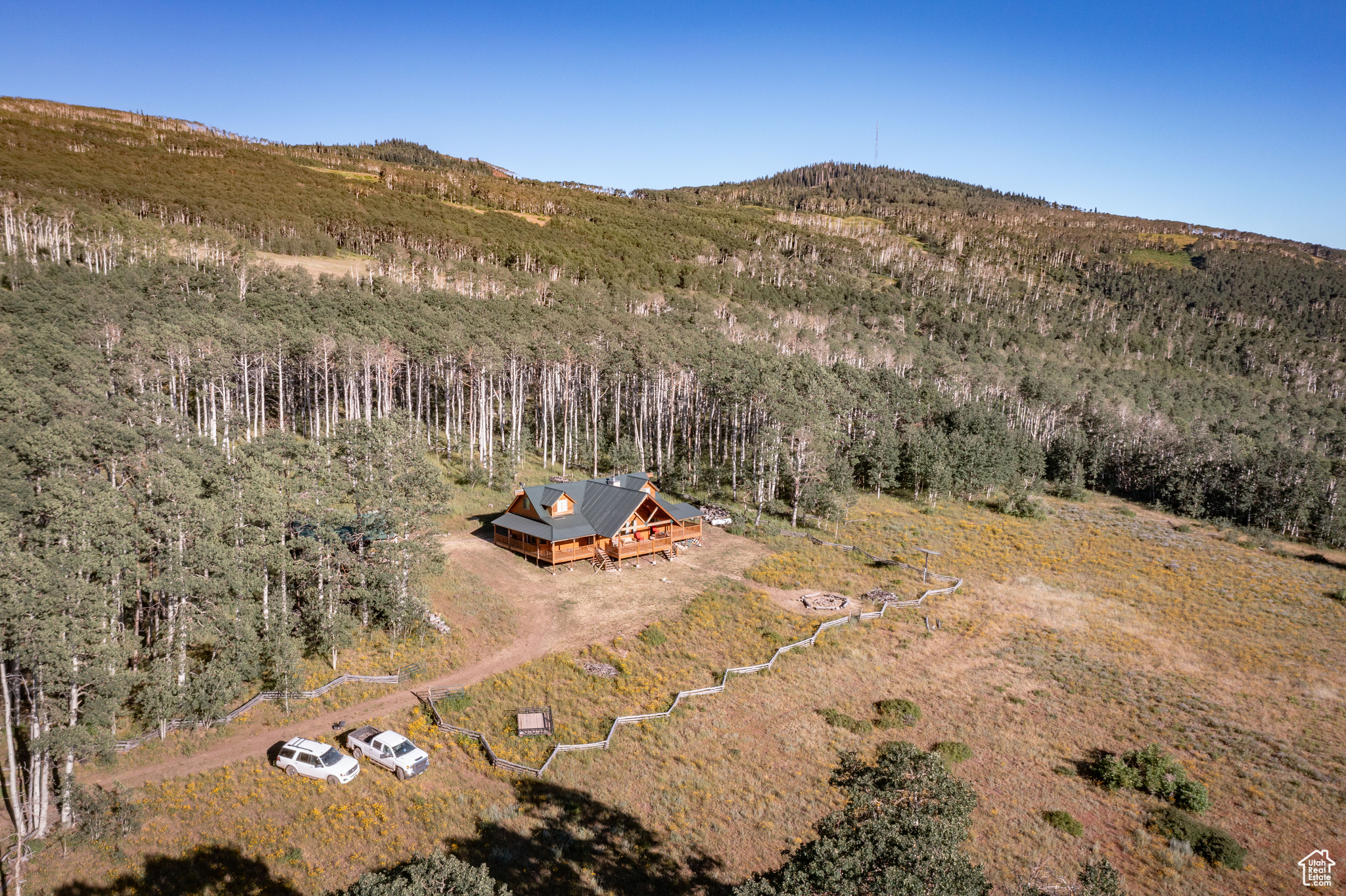 Bird's eye view with a mountain view