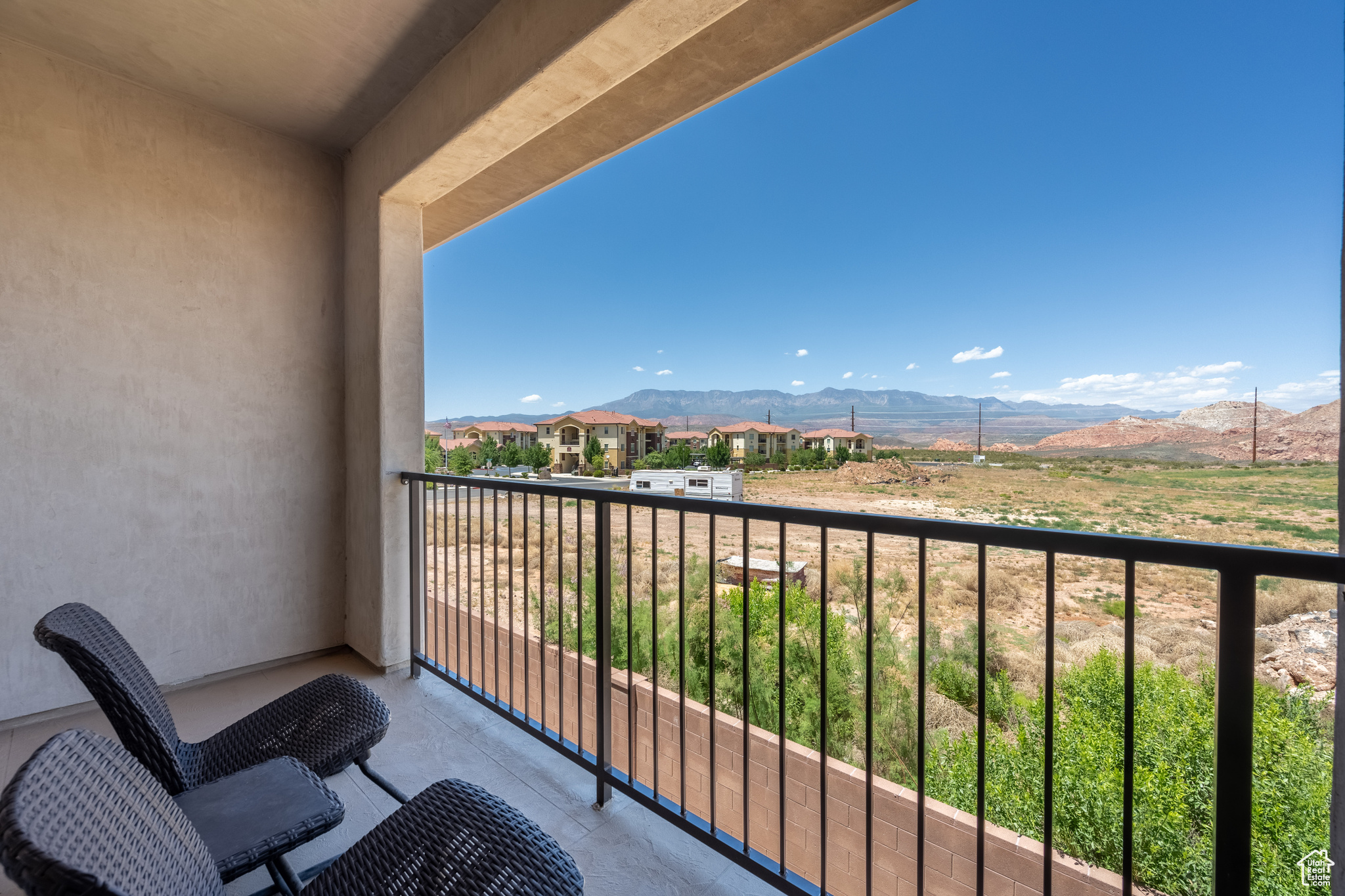 Balcony featuring a mountain view