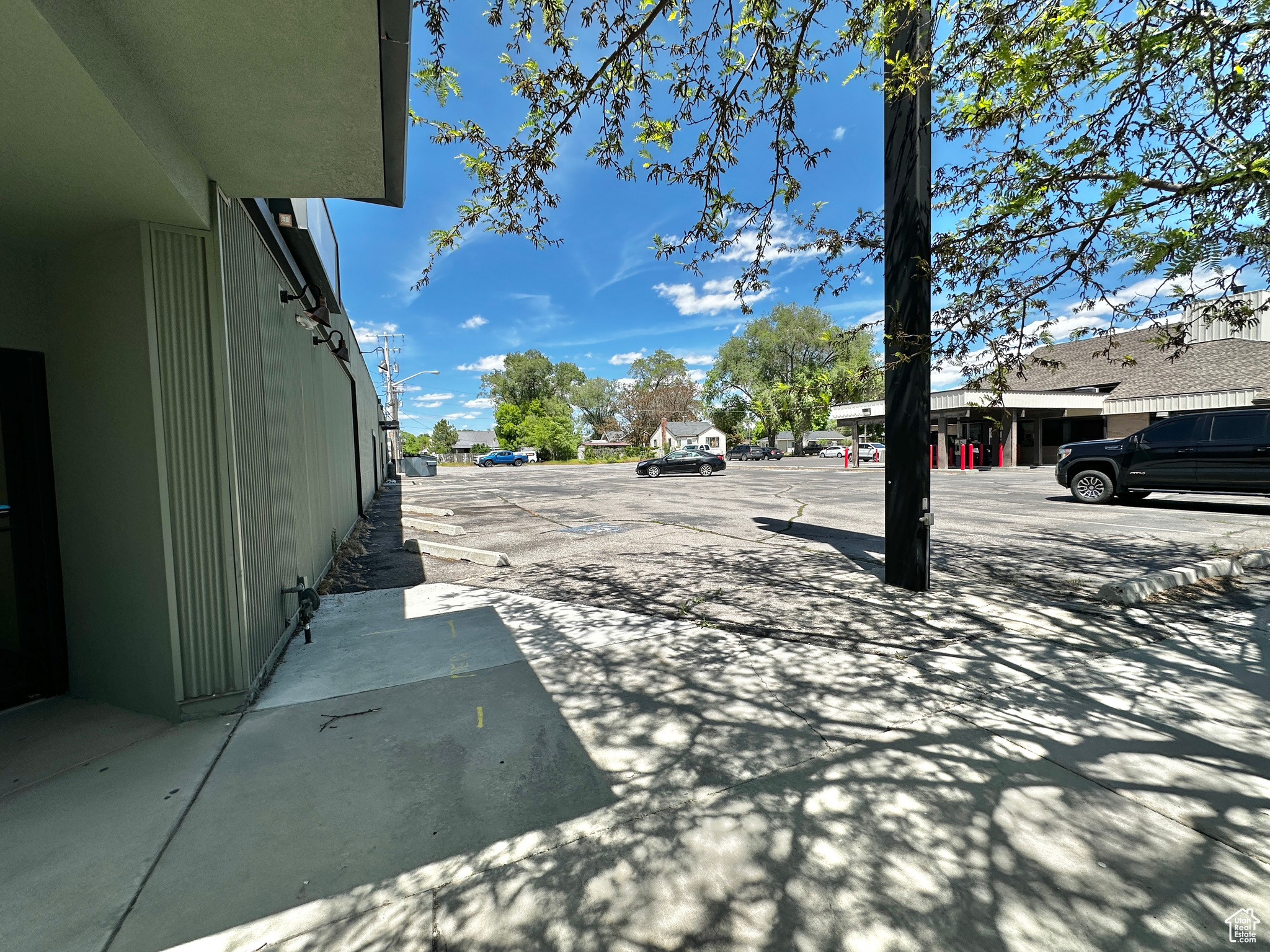 27 E MAIN, Tremonton, Utah 84337, ,Commercial Sale Commercial Lease,For sale,MAIN,2002028