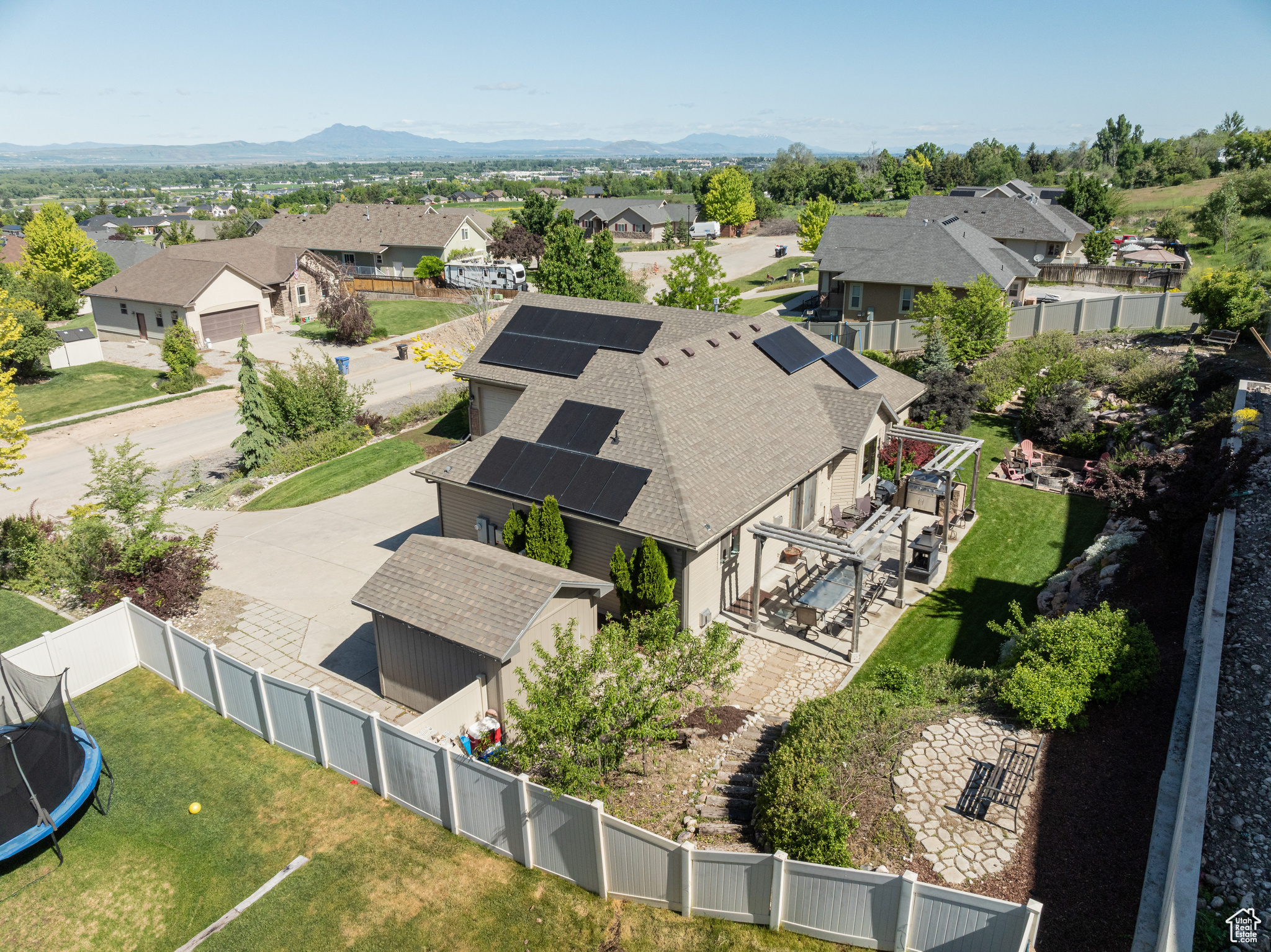 Bird's eye view with a mountain view