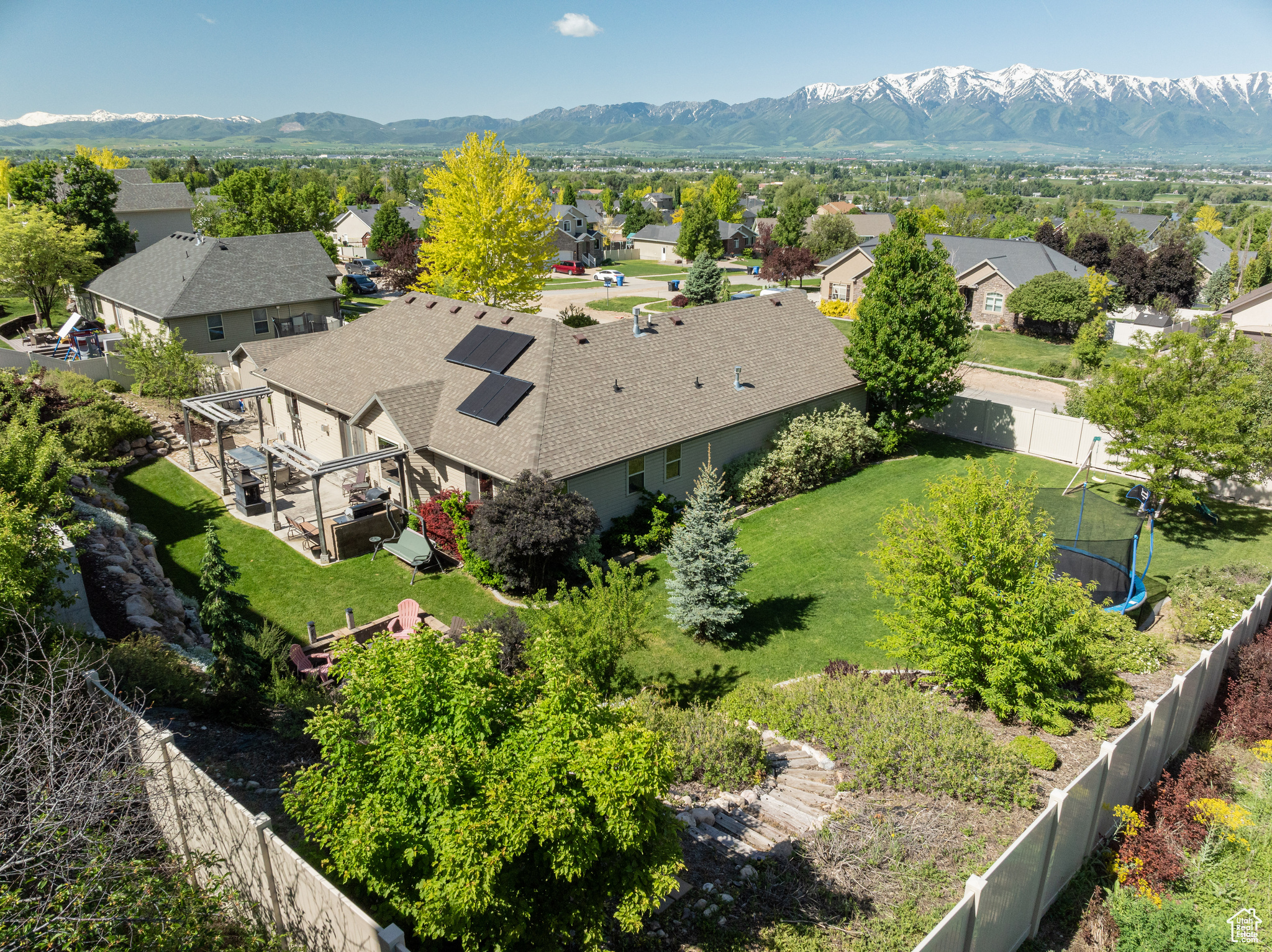 Bird's eye view featuring a mountain view