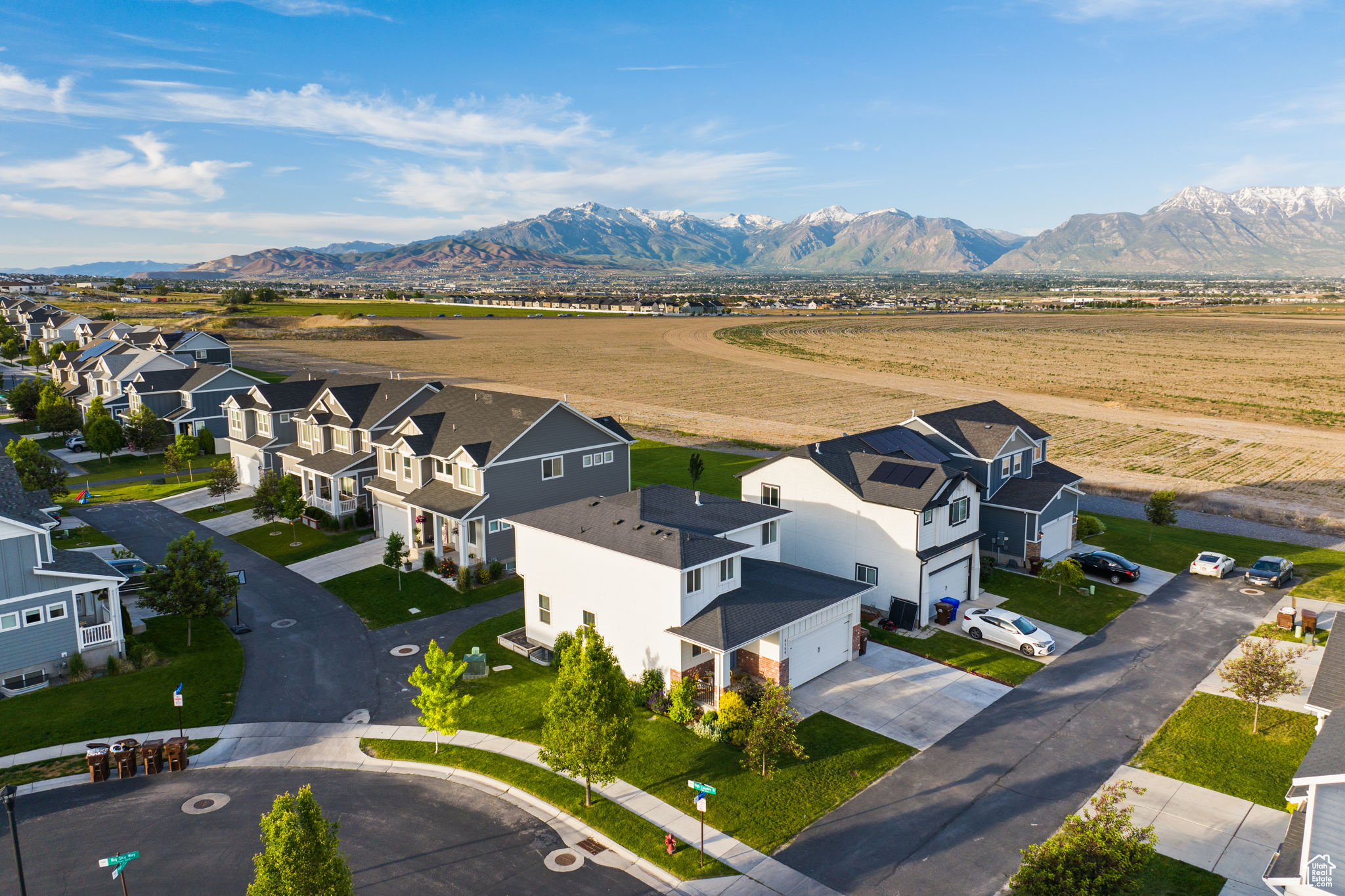 Birds eye view of property with a mountain view