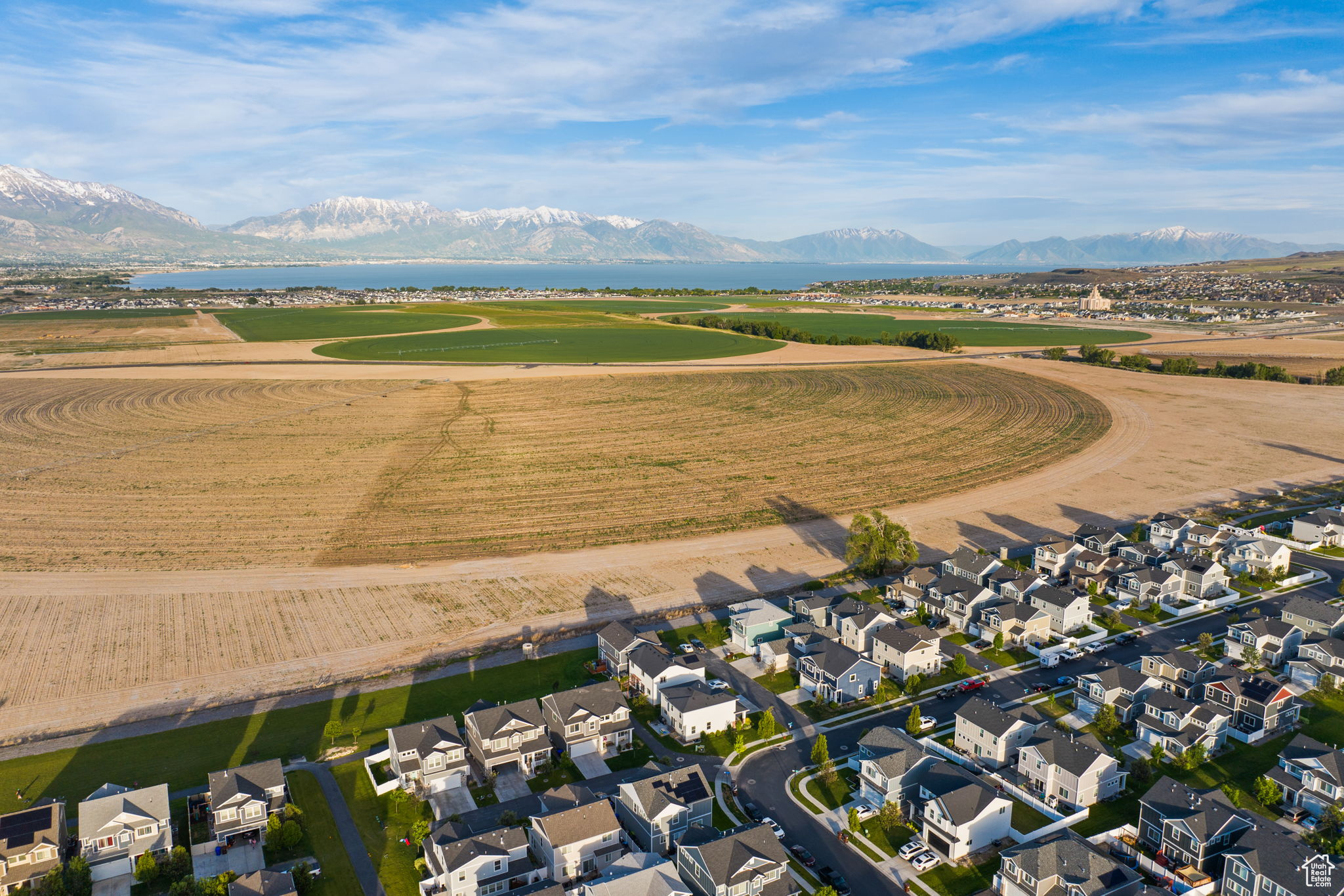 Drone / aerial view featuring a mountain view