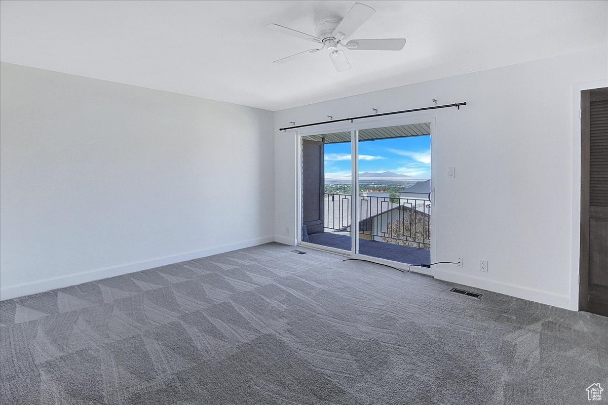 Unfurnished room with carpet and ceiling fan