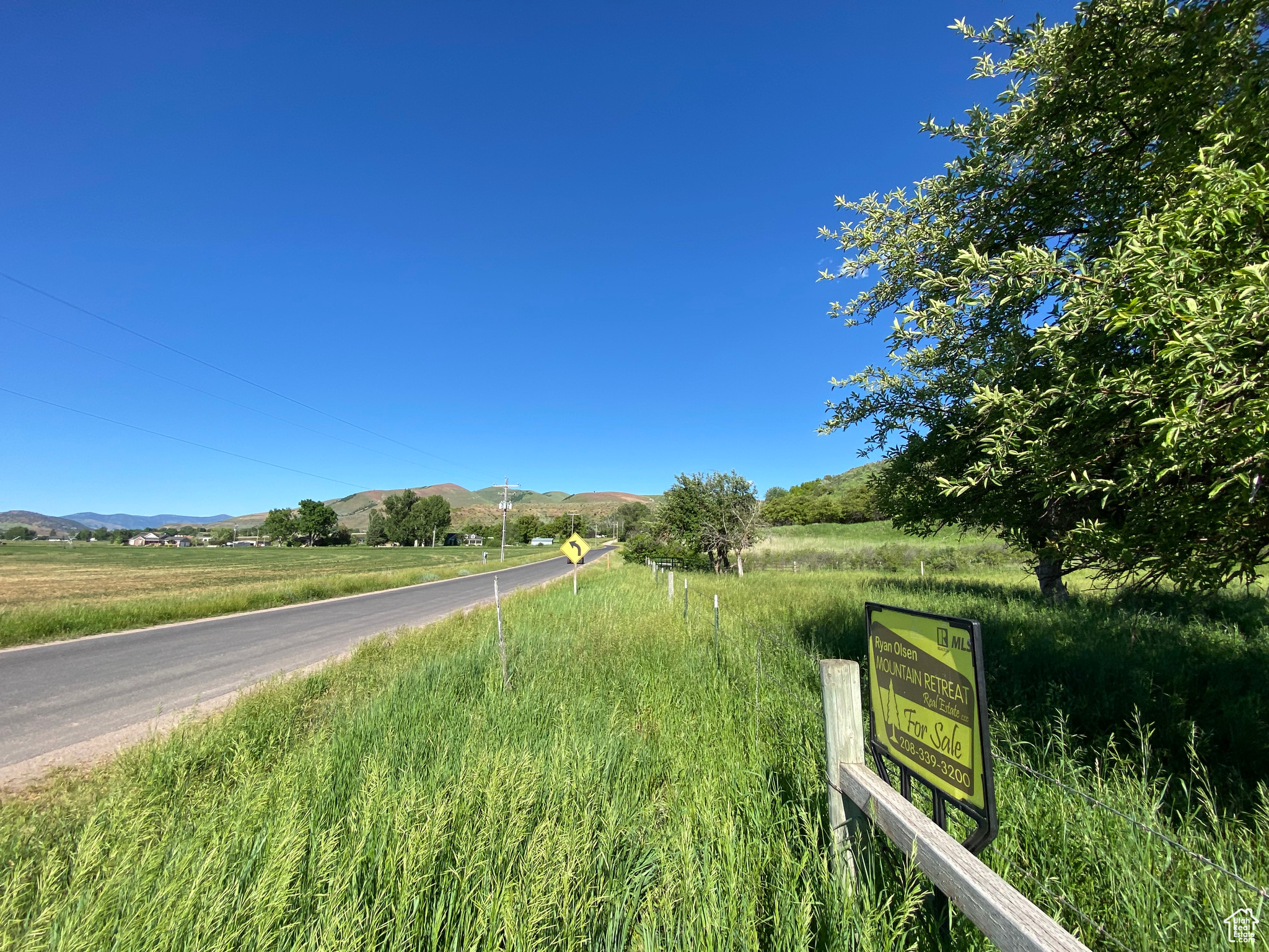 View of road featuring a mountain view