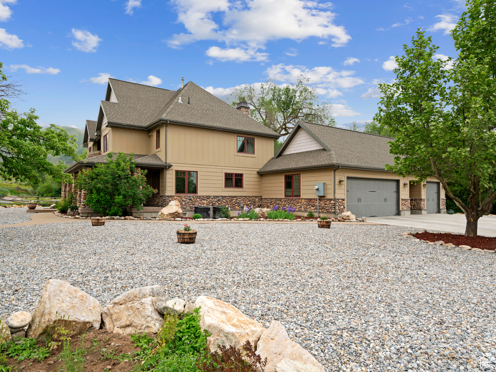 View of front property featuring a garage