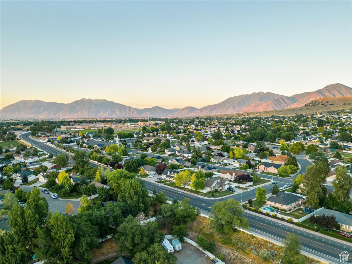 Bird's eye view featuring a mountain view