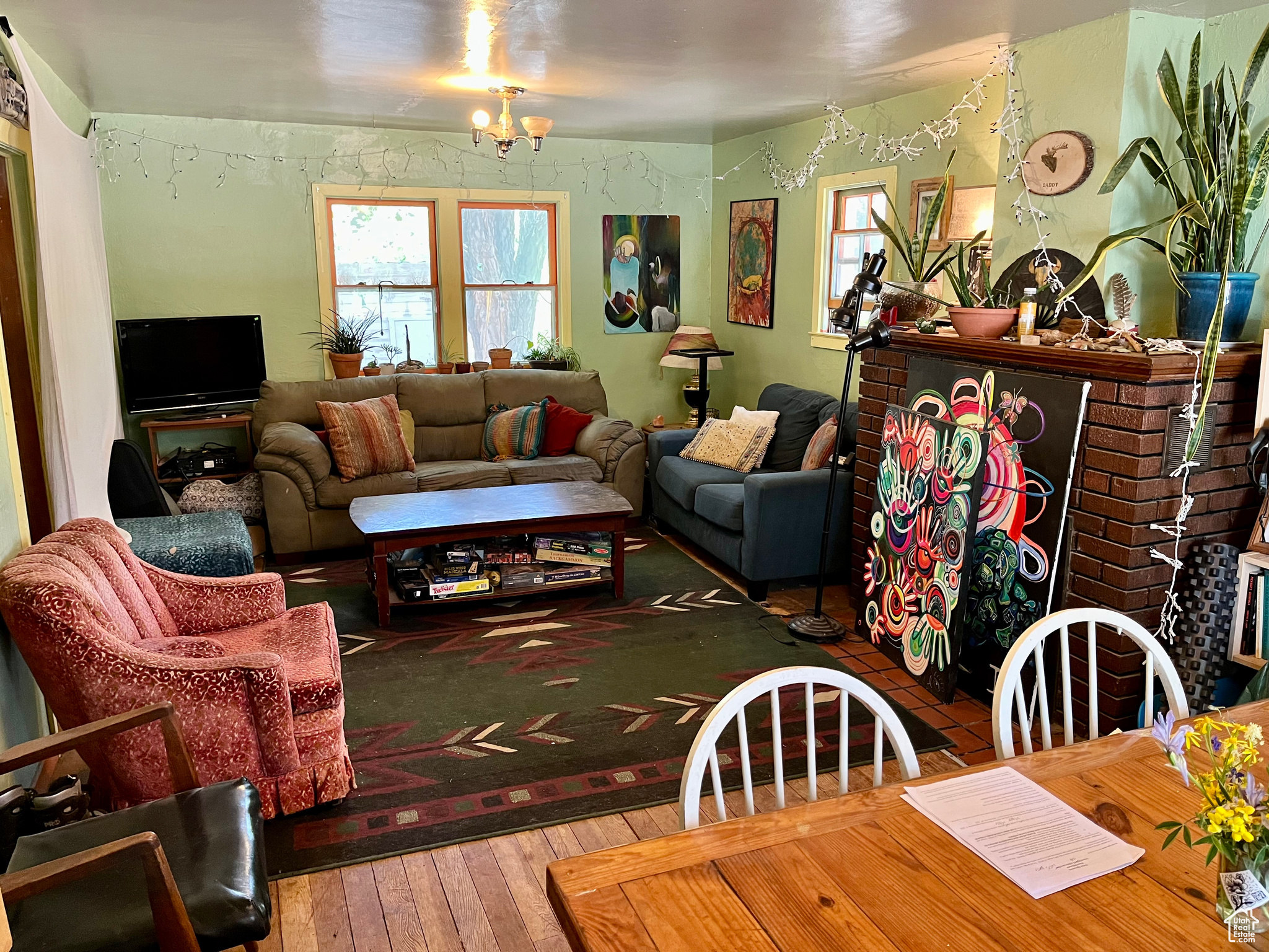 Living room with a notable chandelier and hardwood / wood-style floors