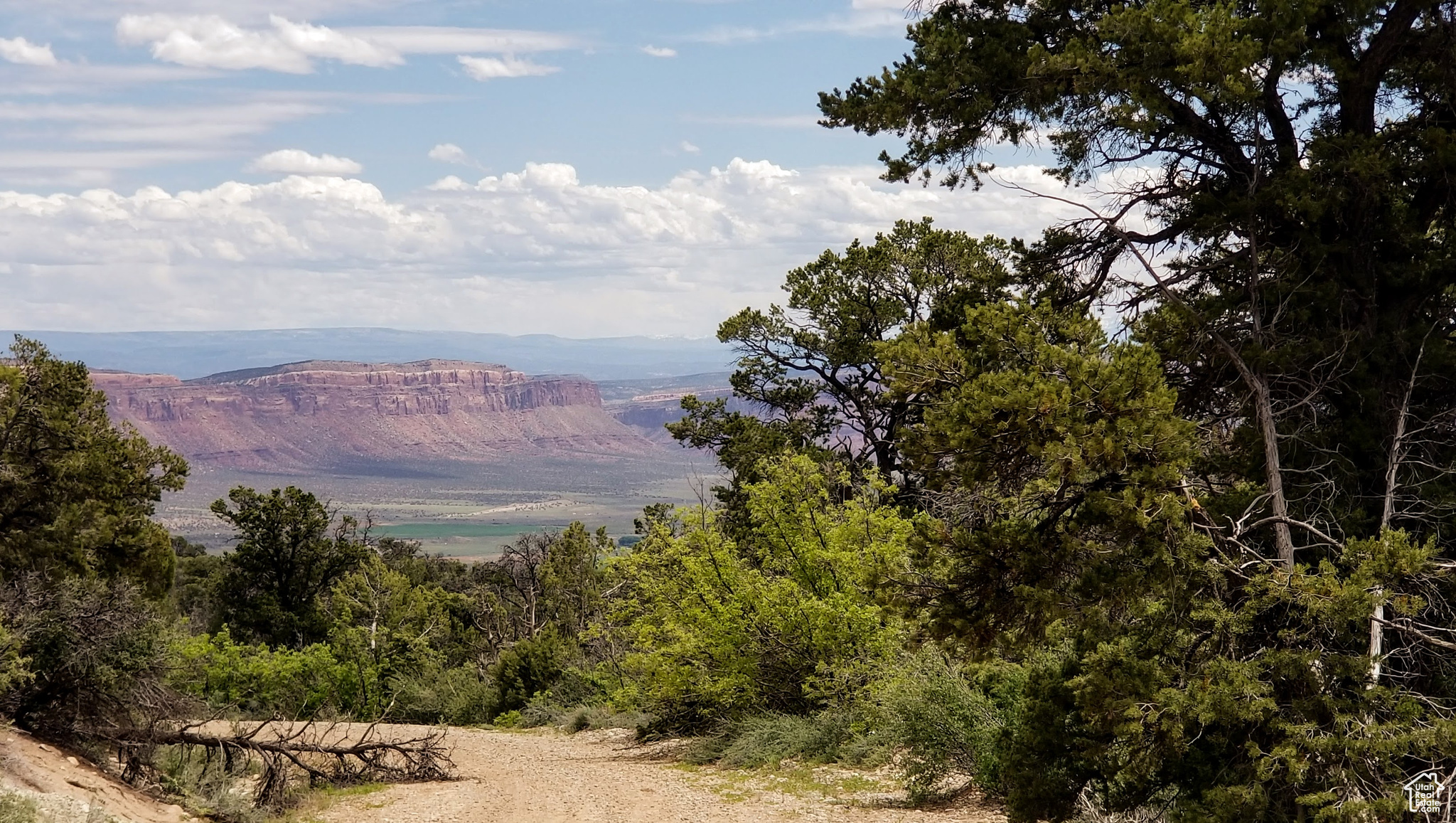 View of mountain feature