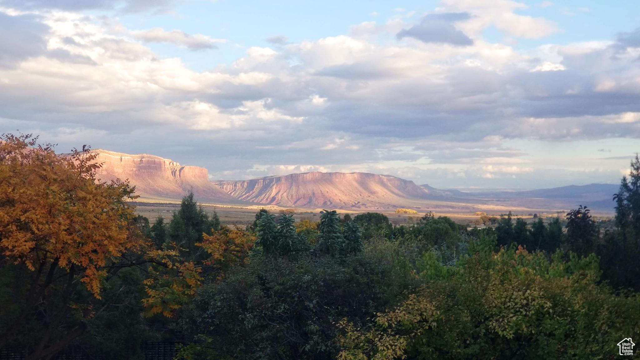 View of mountain feature