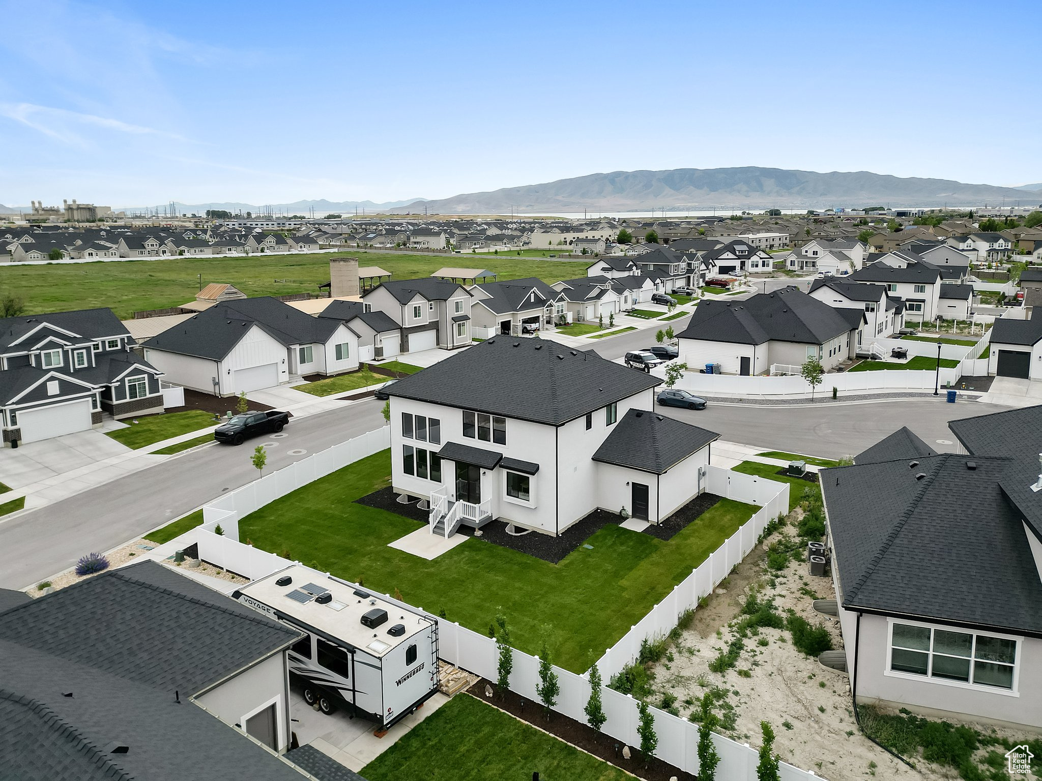 Bird's eye view with a mountain view