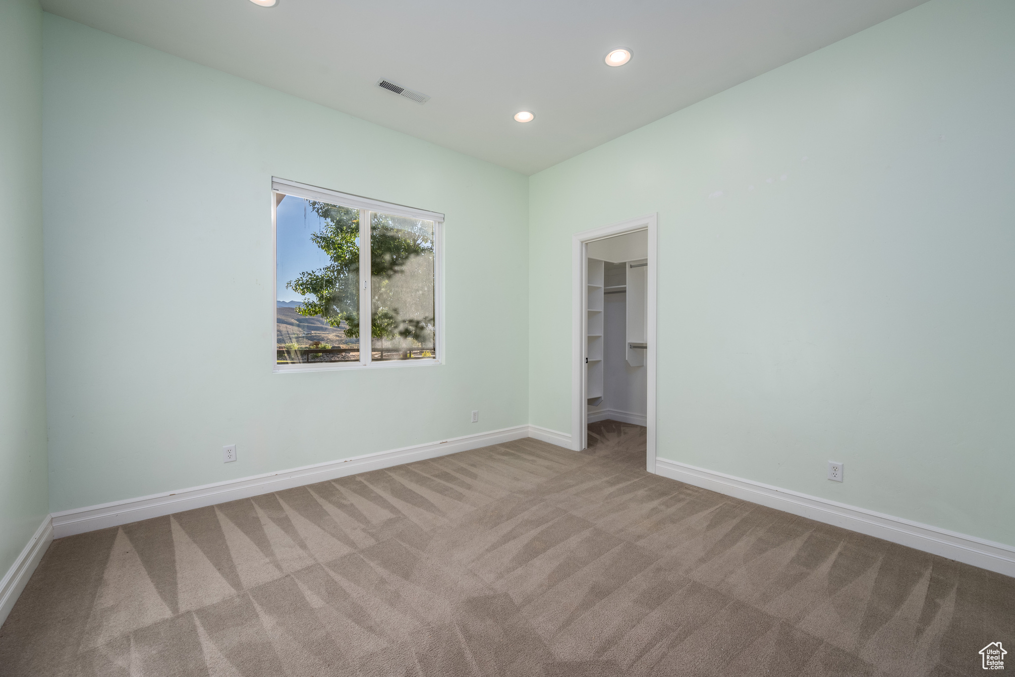 Unfurnished room featuring carpet