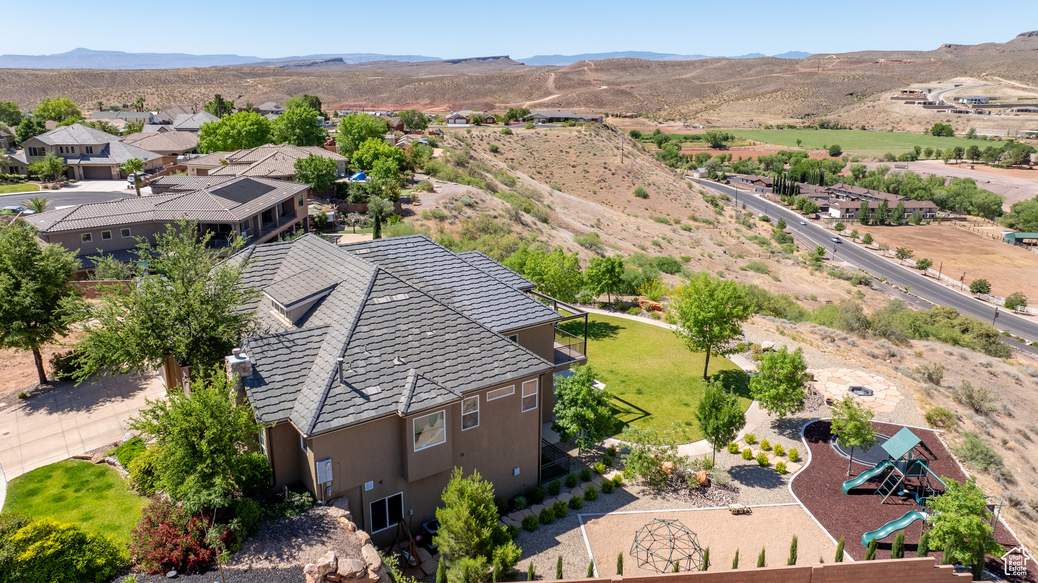 Bird's eye view featuring a mountain view