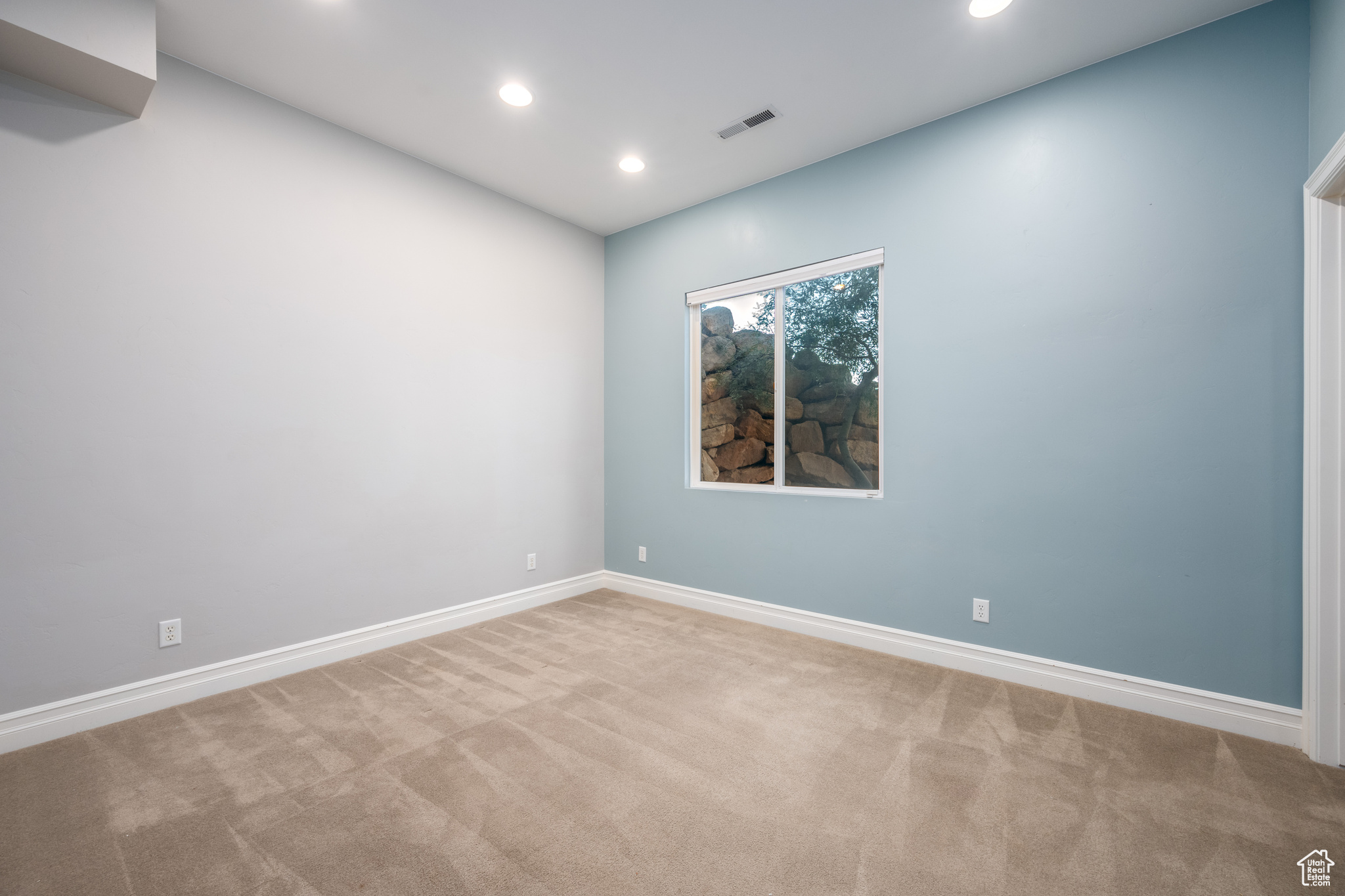 Unfurnished room featuring carpet