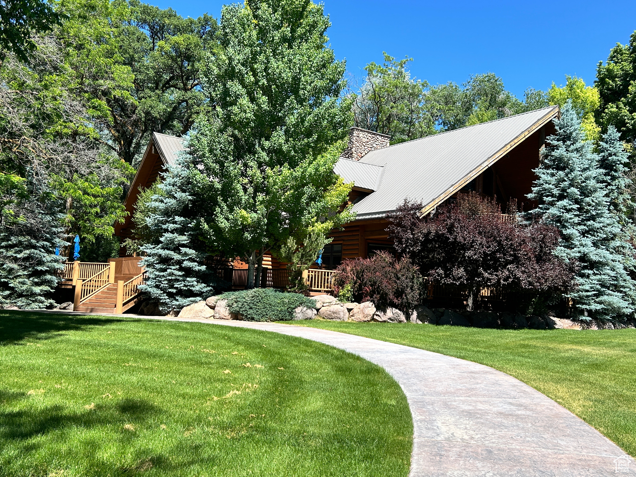 303  RACHEL LN