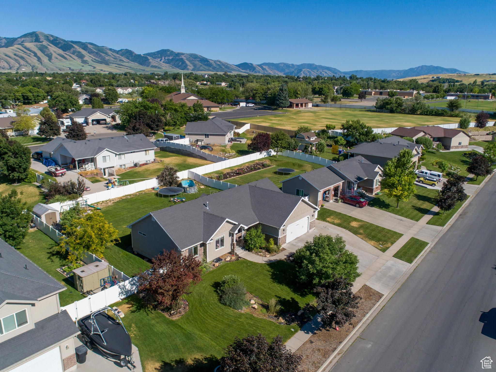 158 N 500 W, Hyrum, Utah 84319, 5 Bedrooms Bedrooms, 12 Rooms Rooms,2 BathroomsBathrooms,Residential,For sale,500,2008567