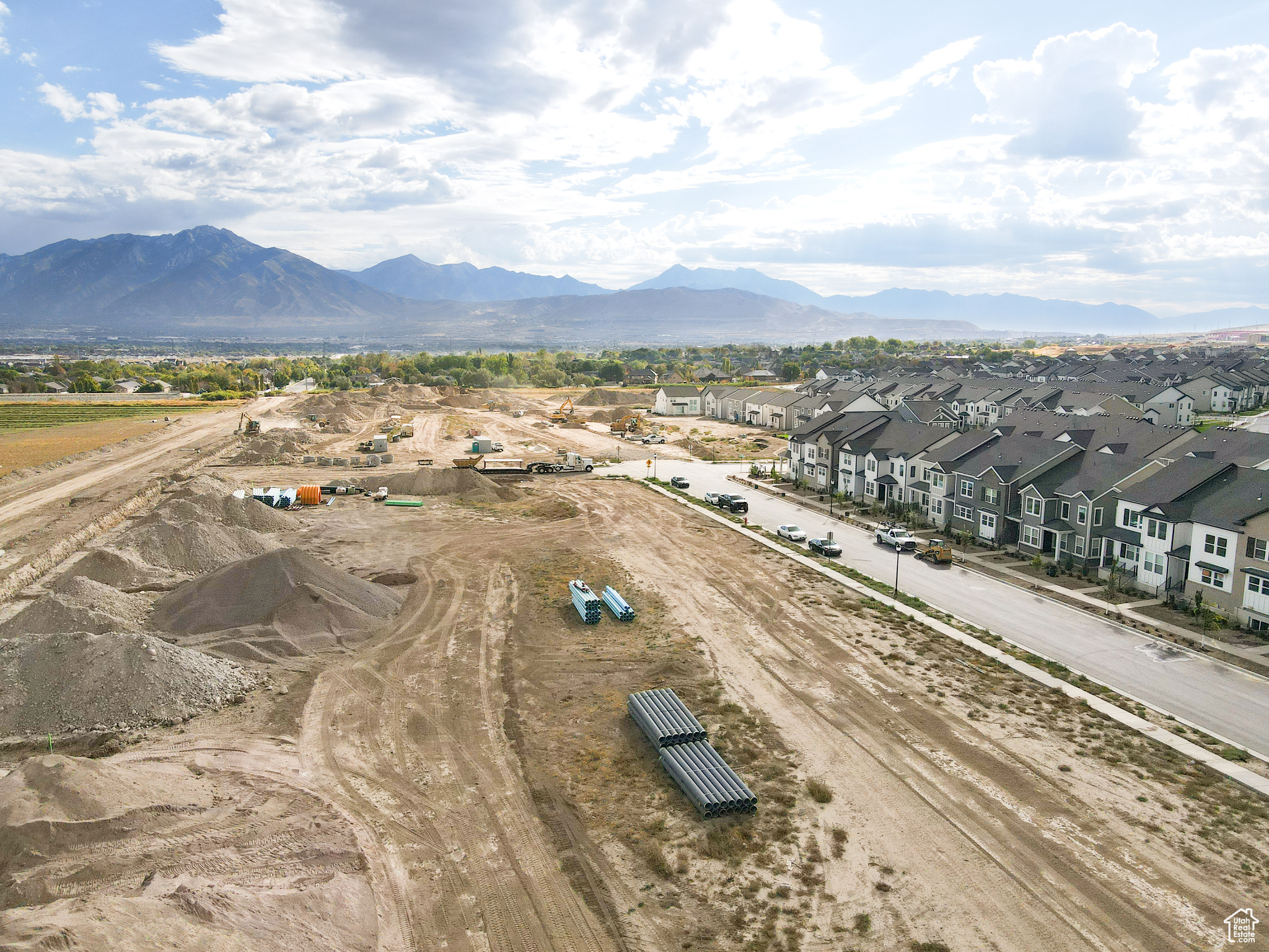 Bird's eye view featuring a mountain view