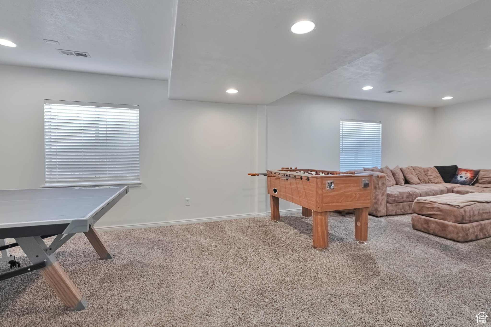 Game room featuring carpet