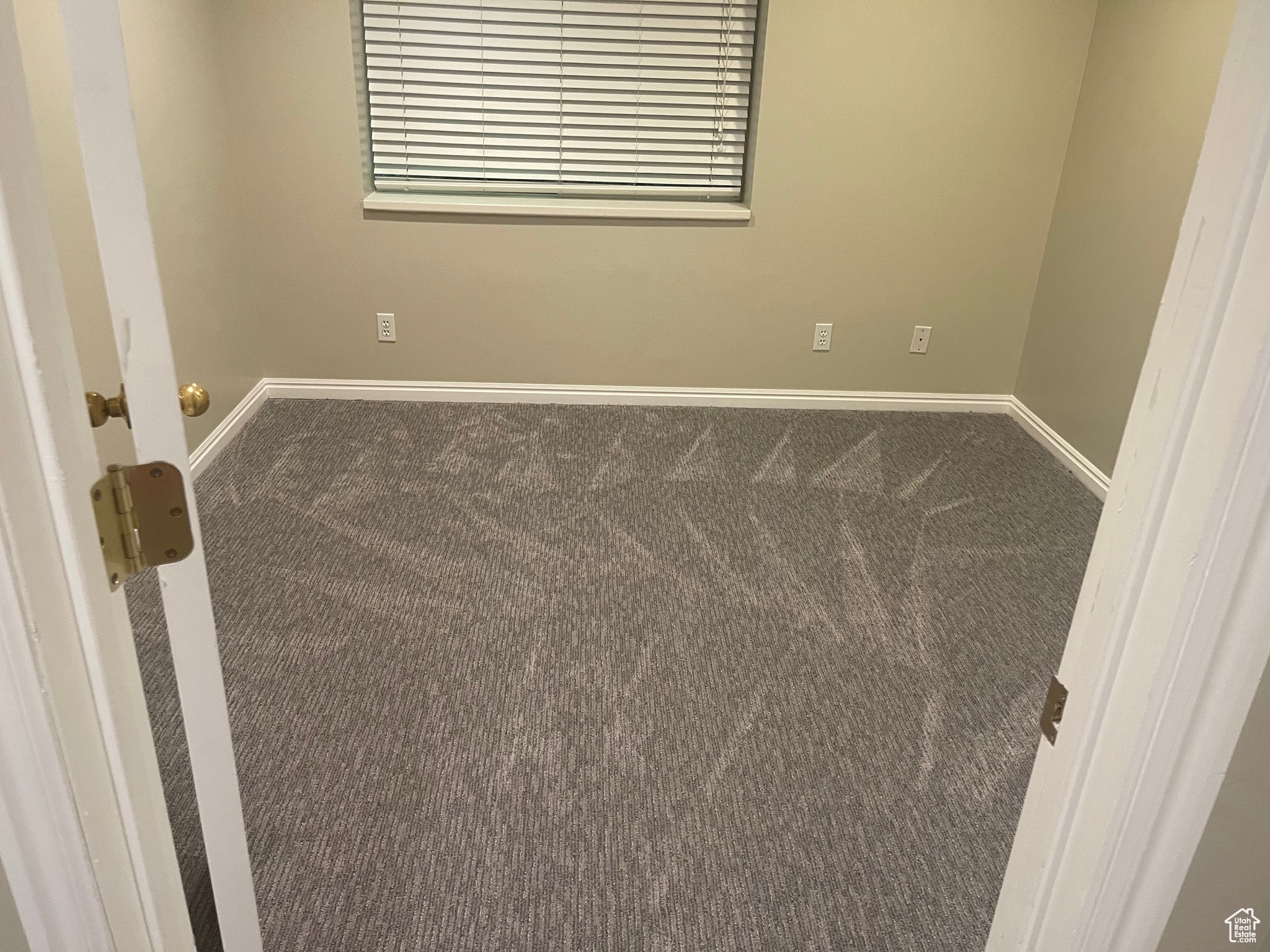 Primary Bedroom carpeted!