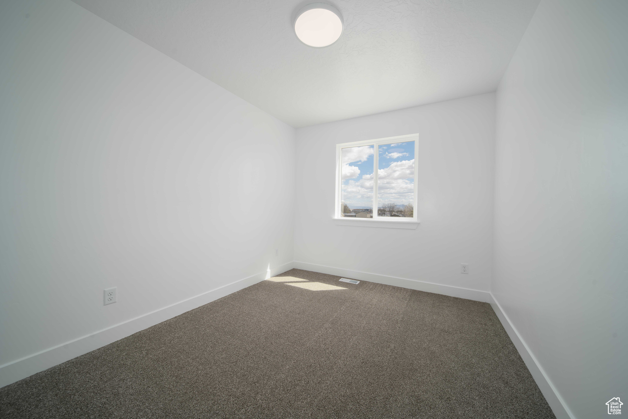 Photos are of a previously built townhome. Finish package varies depending on the townhome. Ask for details.