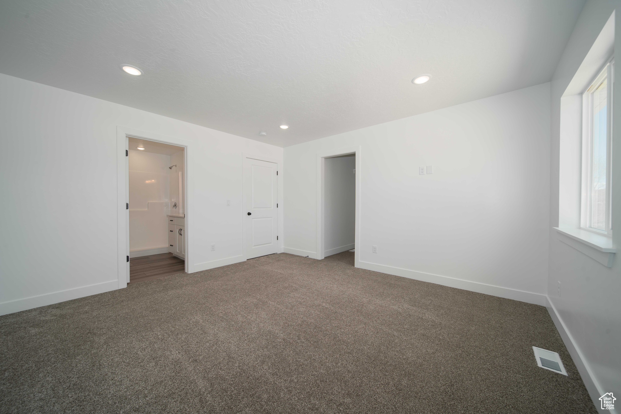 Photos are of a previously built townhome. Finish package varies depending on the townhome. Ask for details.