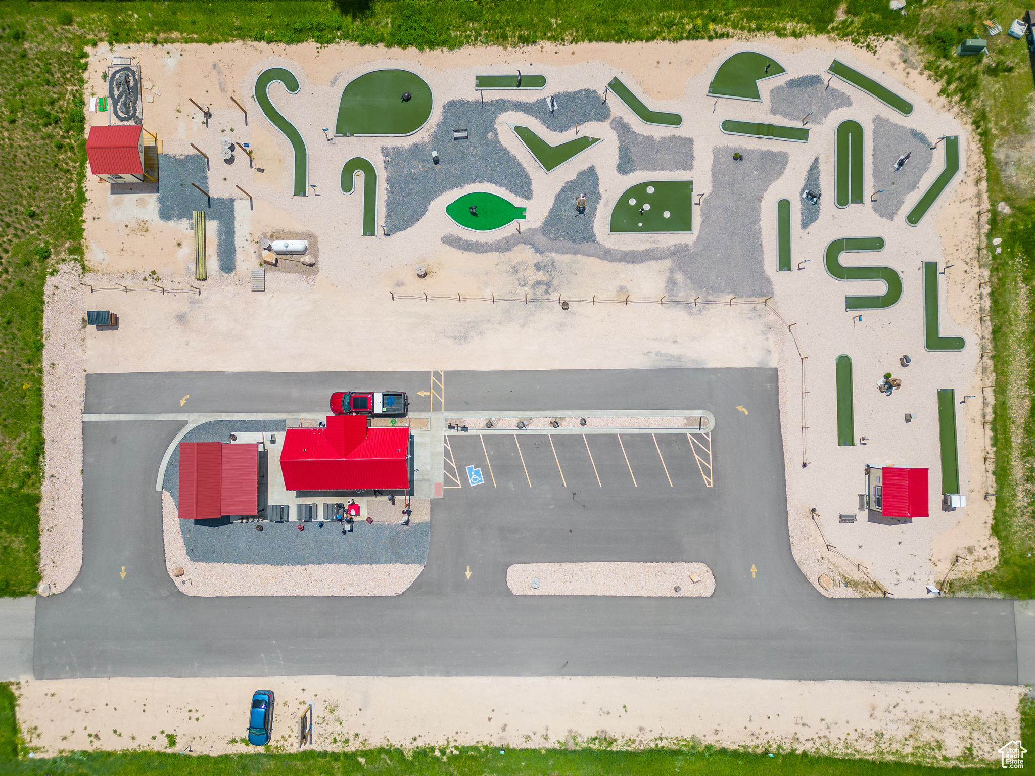 Birds eye view of property featuring mini golf course