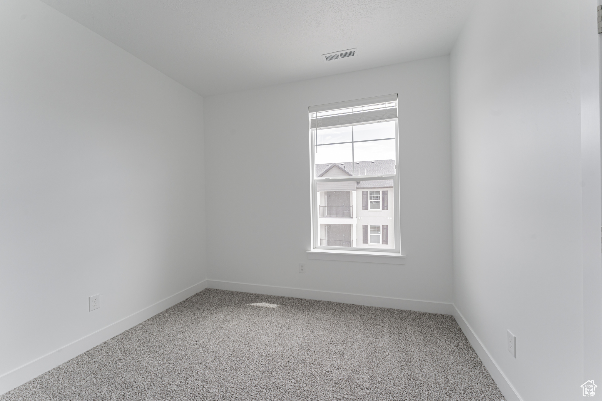 Unfurnished room with carpet