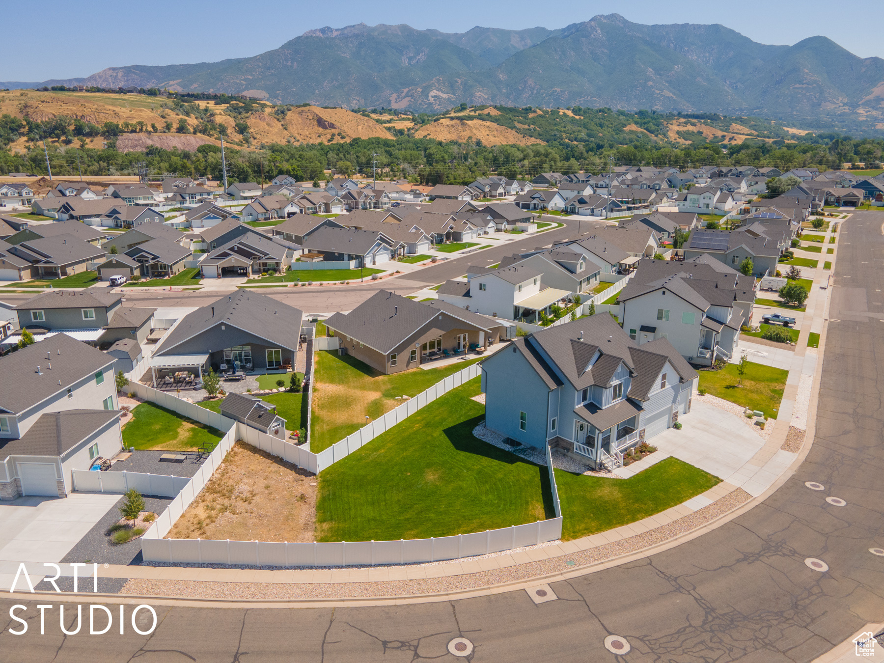 Bird's eye view featuring a mountain view