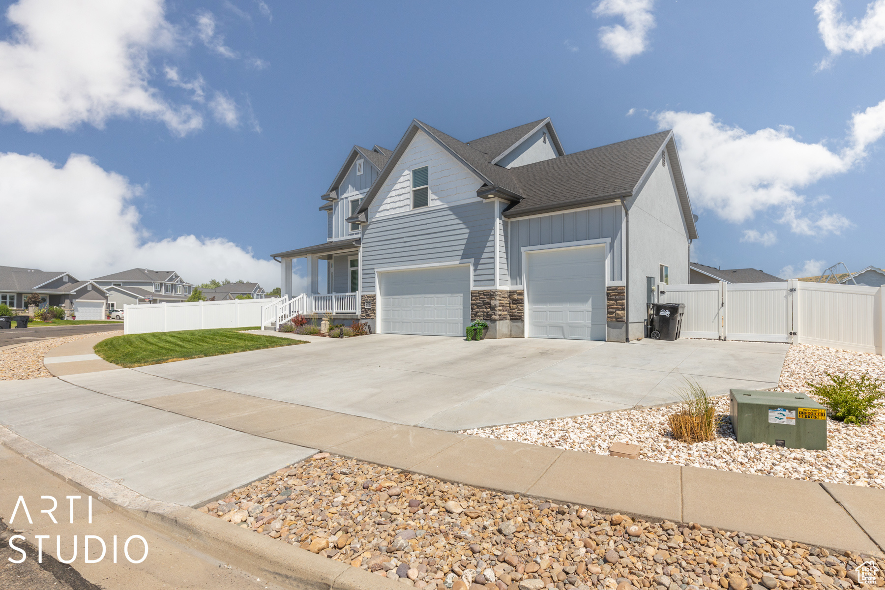 View of front of house featuring a garage