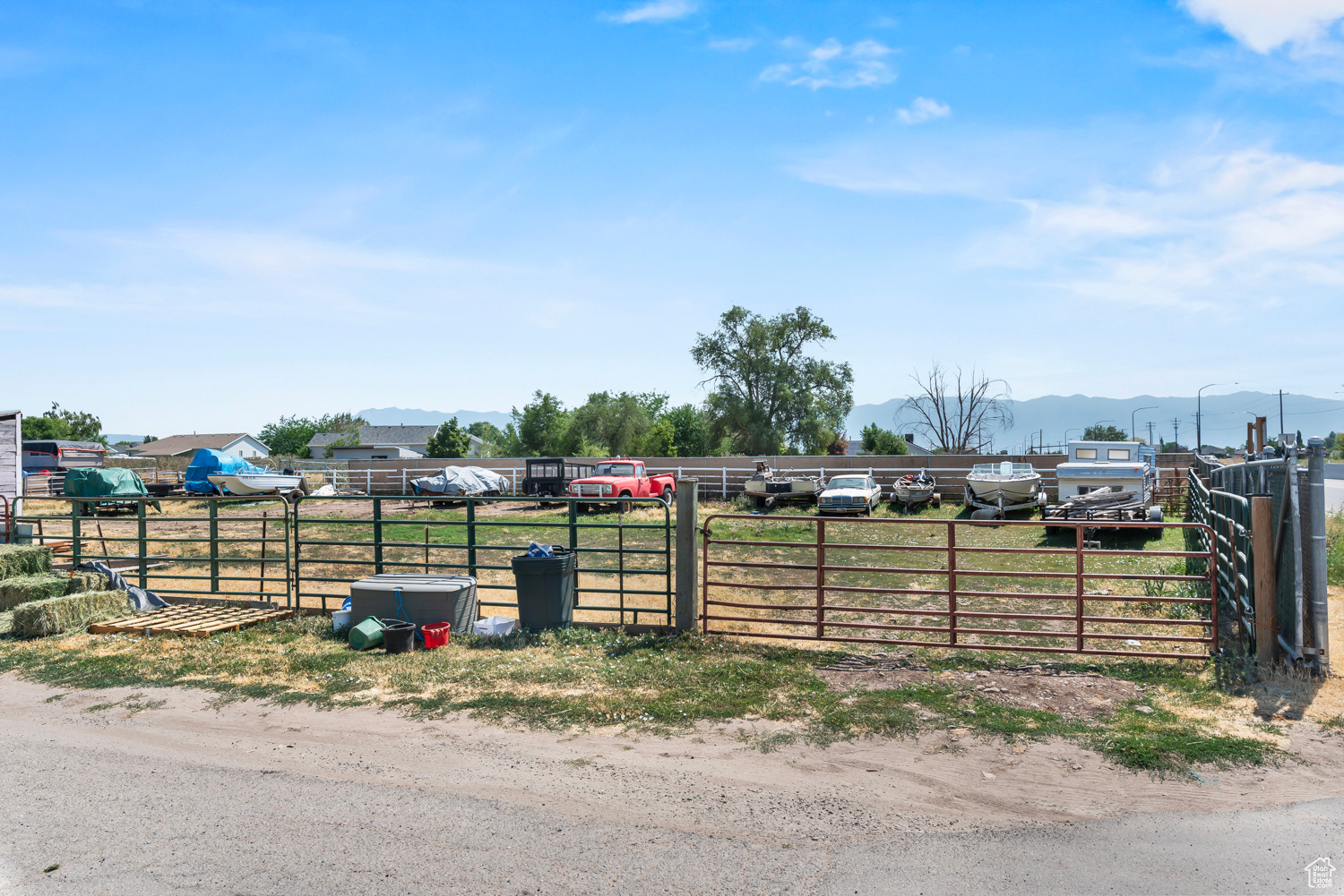 2722 W HUCKLEBERRY S, Syracuse, Utah 84075, ,Commercial Sale,For sale,HUCKLEBERRY,2011846