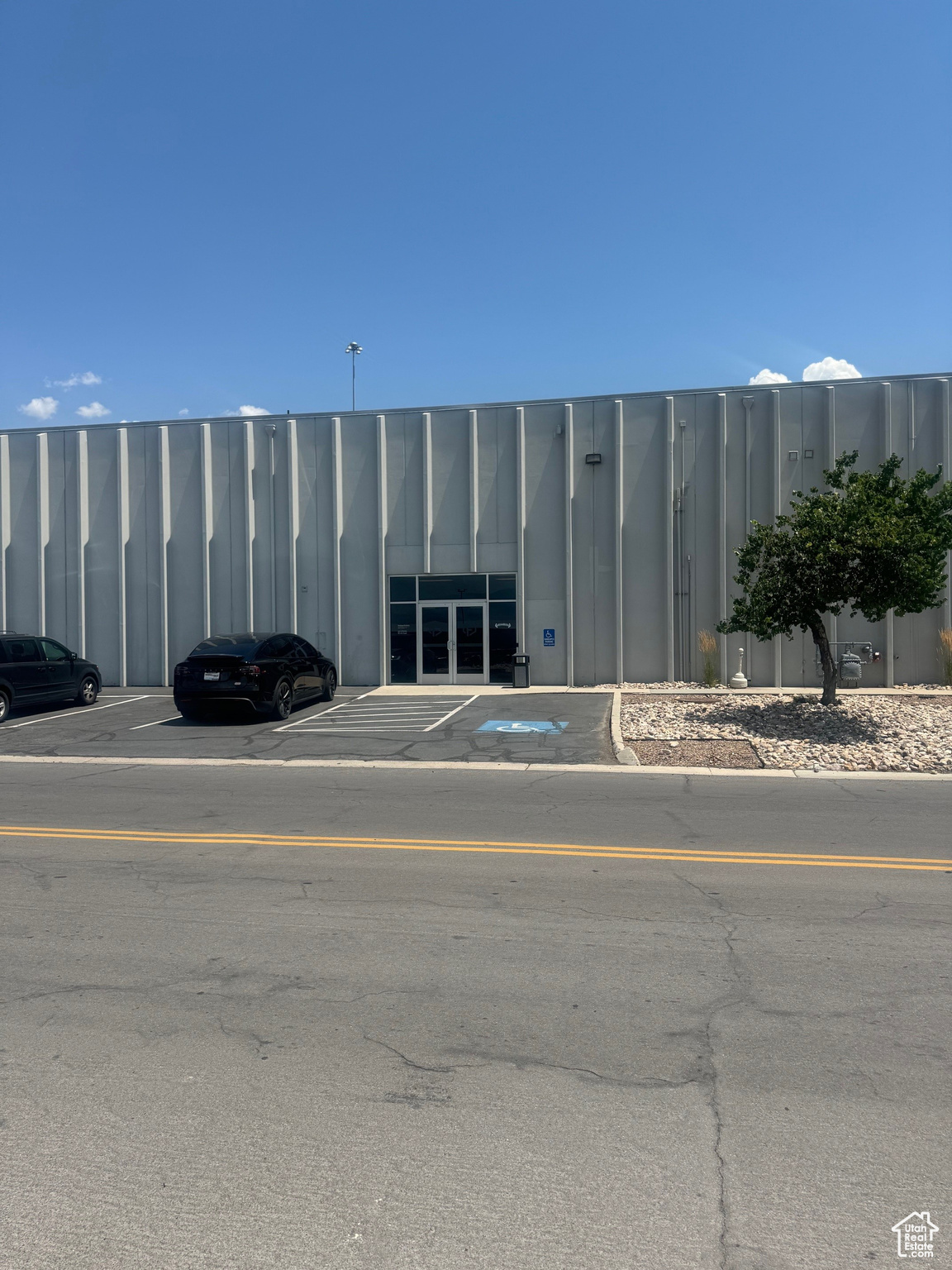 135 S MOUNTAIN WAY W #B, Orem, Utah 84058, ,Commercial Lease,For sale,MOUNTAIN WAY,2012070