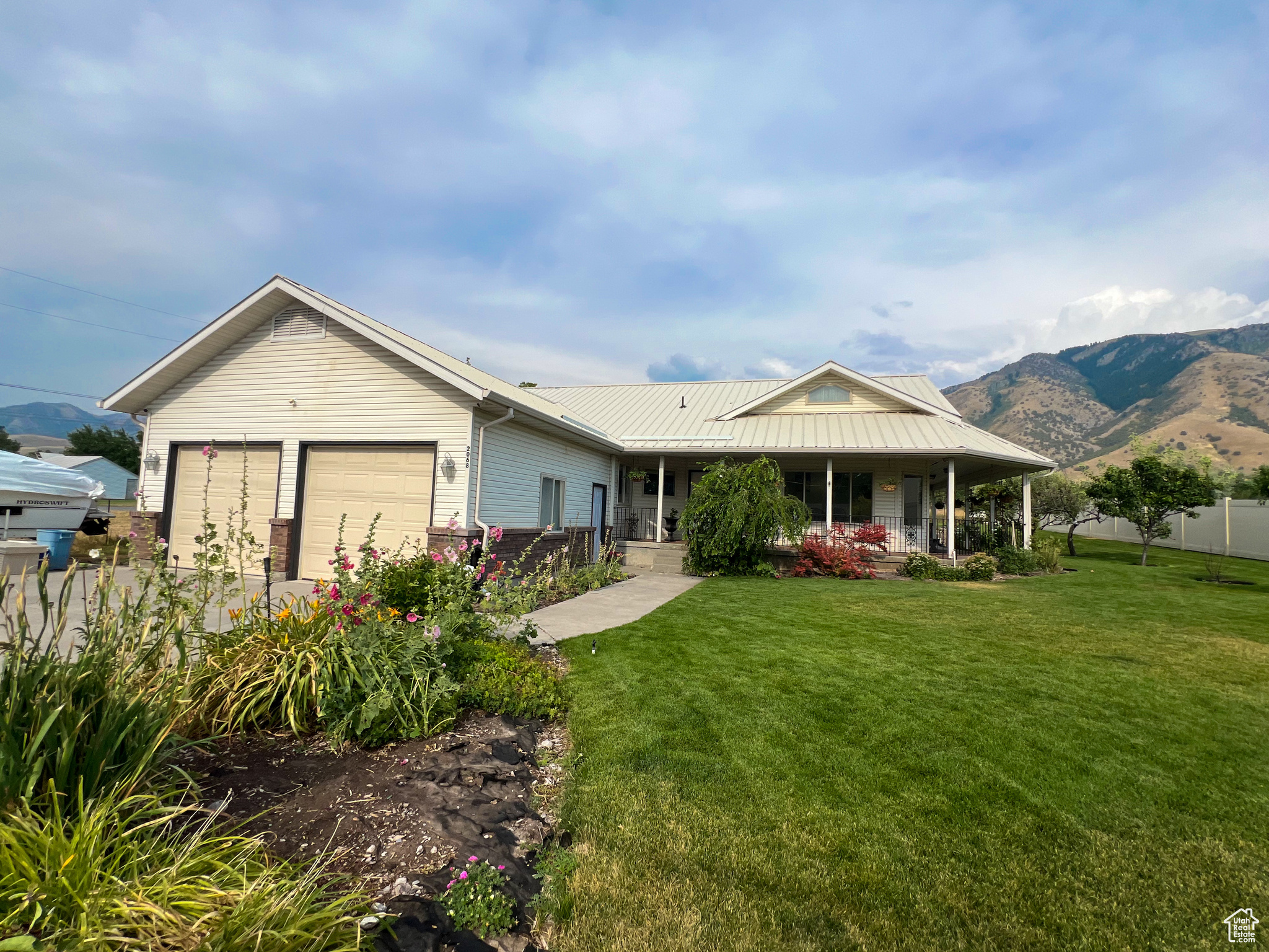 2068 N 1600 E, North Logan, Utah 84341, 6 Bedrooms Bedrooms, 14 Rooms Rooms,2 BathroomsBathrooms,Residential,For sale,1600,2012466