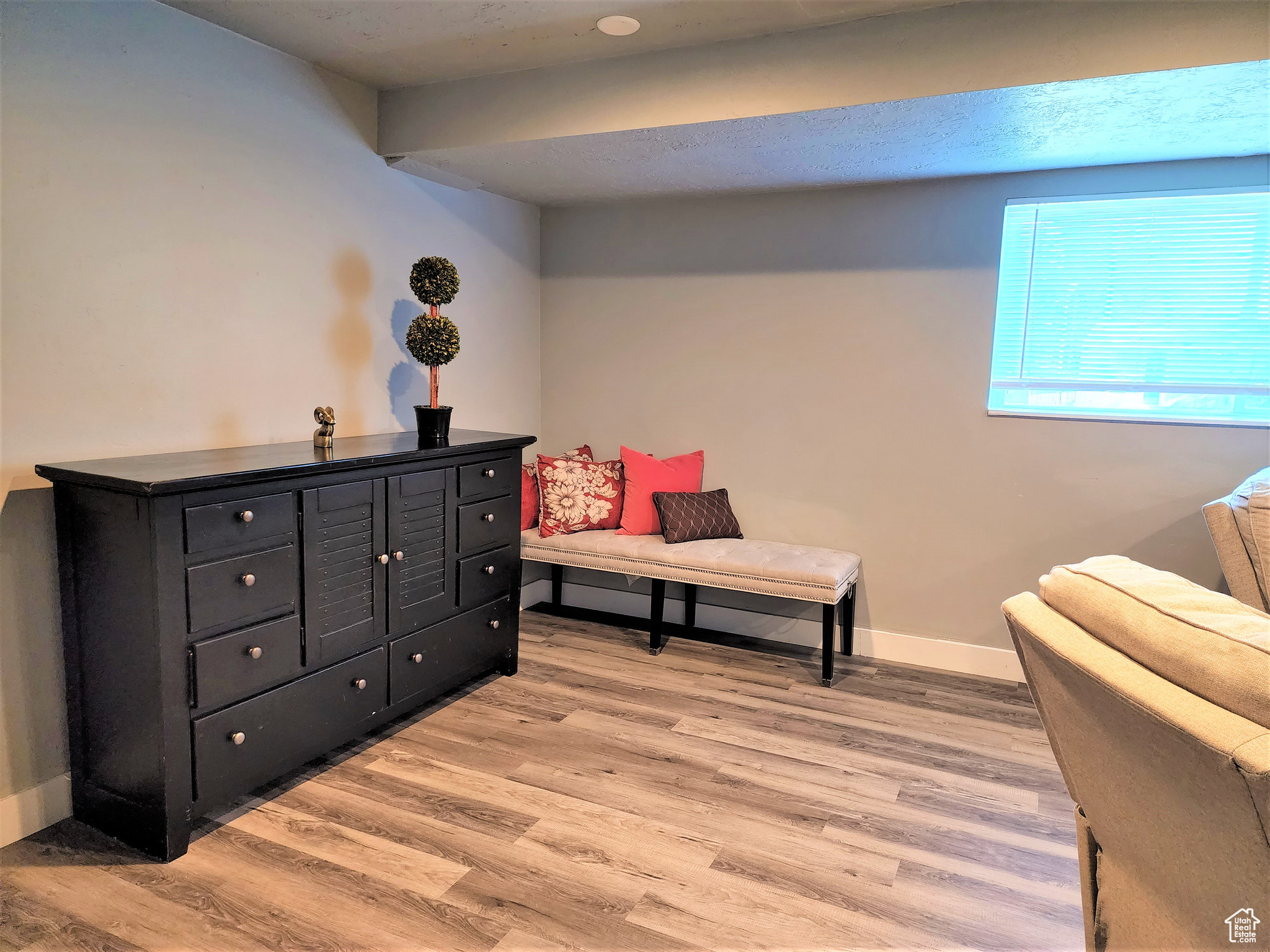 Living area with light hardwood / wood-style flooring